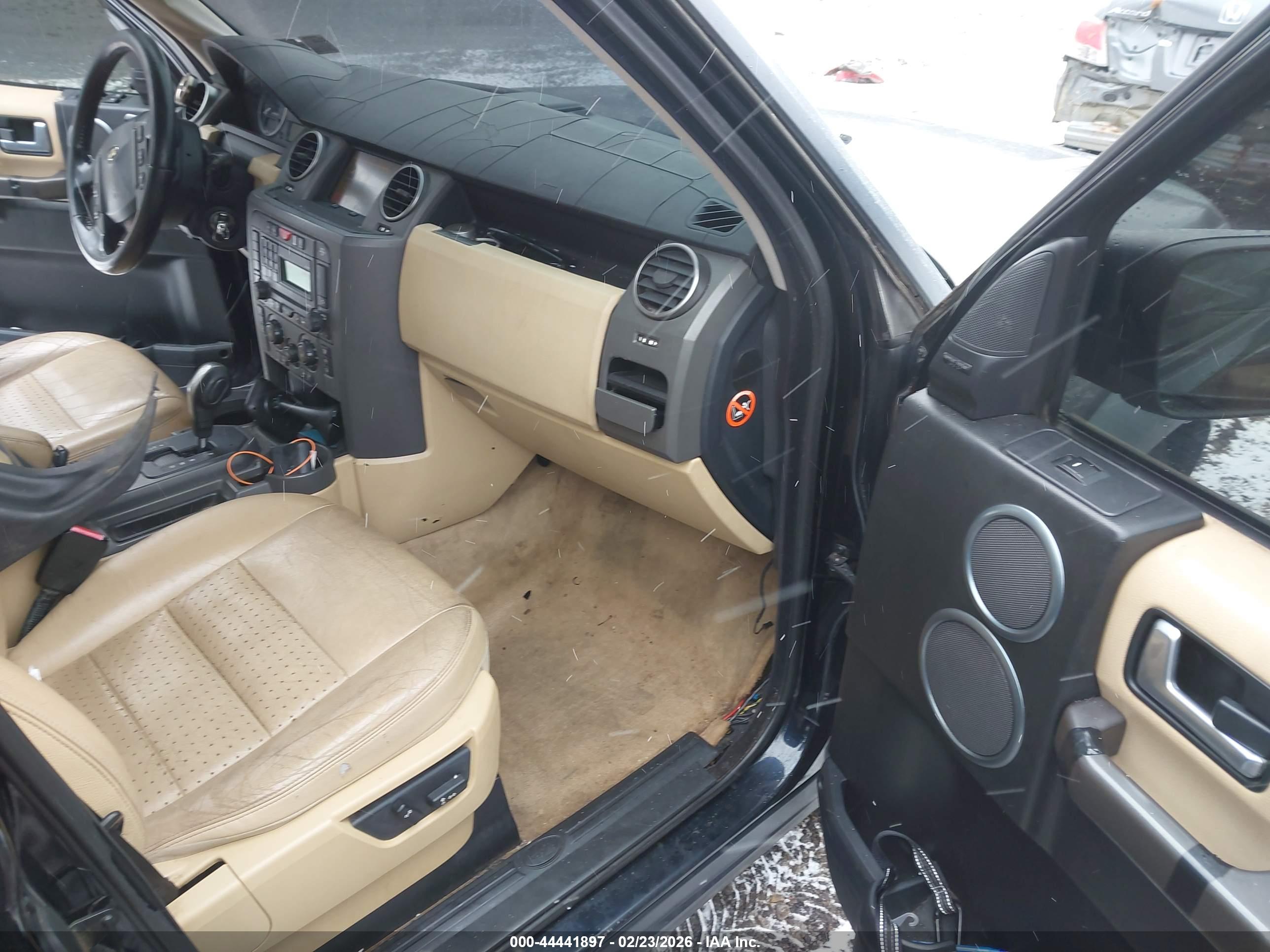 LAND ROVER image 5
