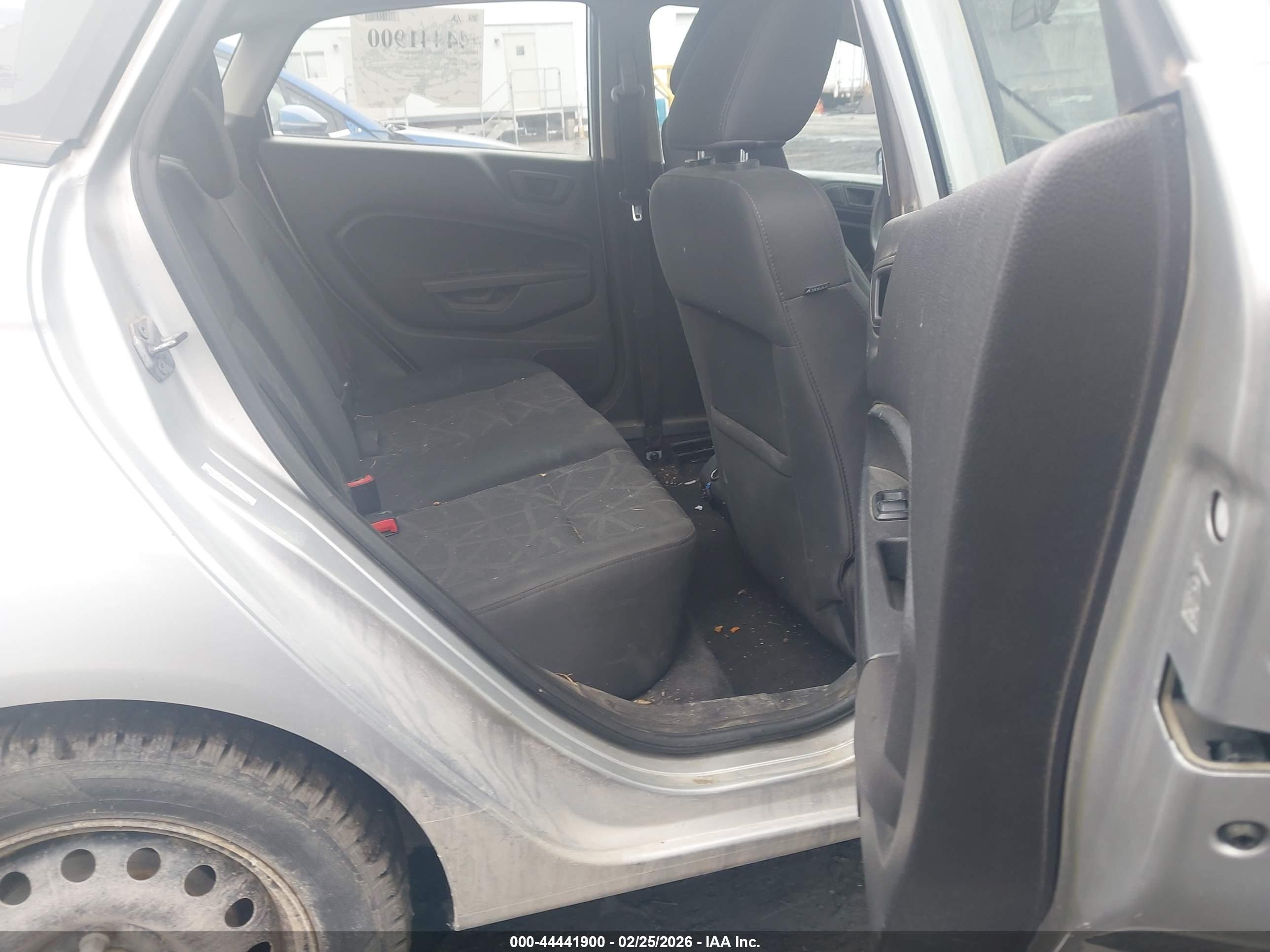 FORD FIESTA image 8