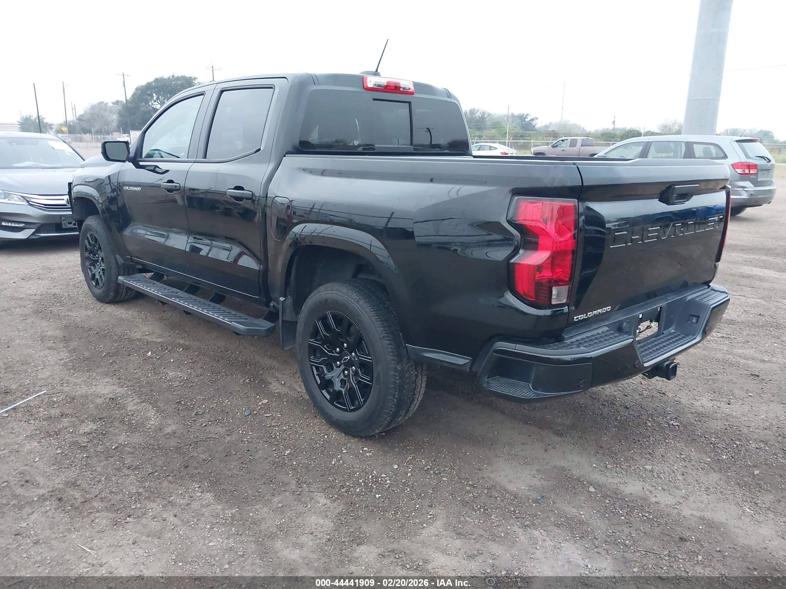 CHEVROLET COLORADO image 3