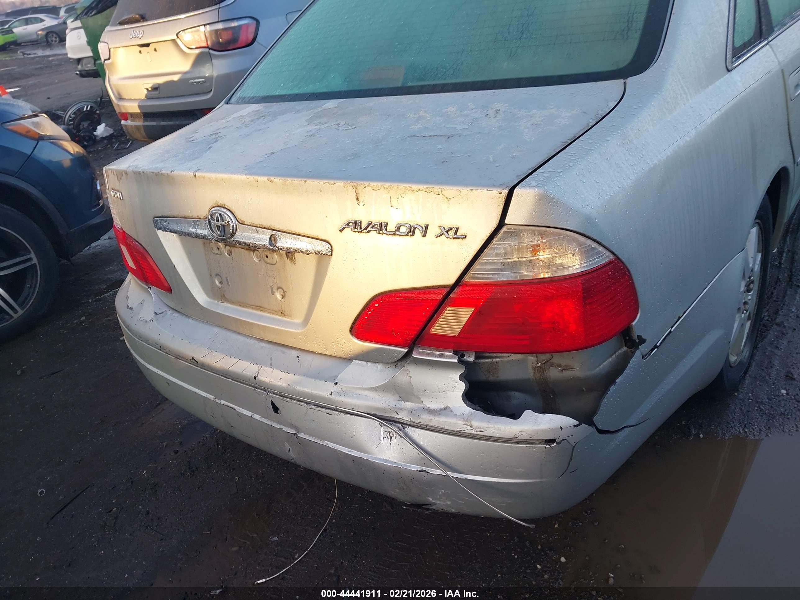 TOYOTA AVALON image 6