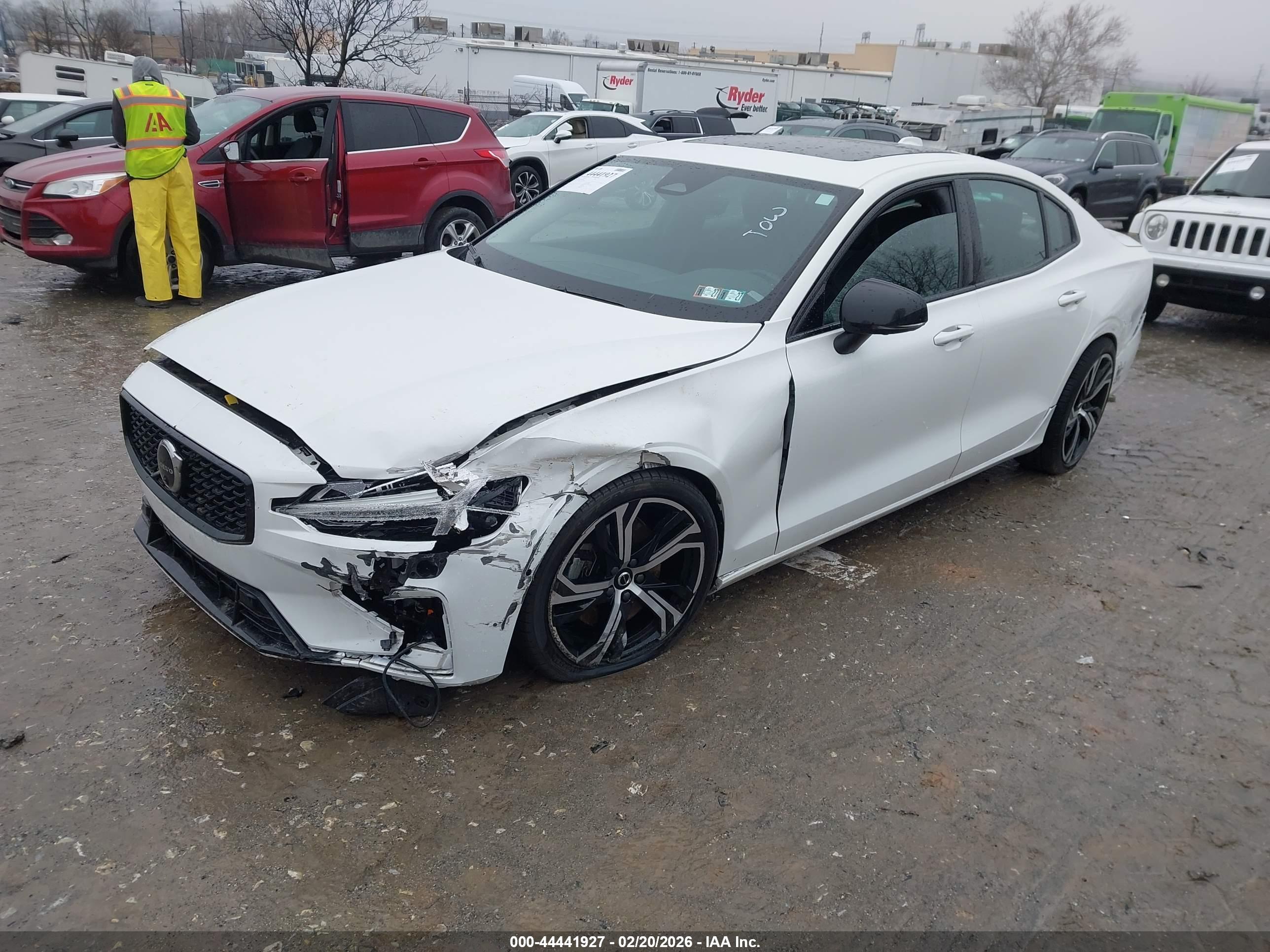 VOLVO S60 image 2