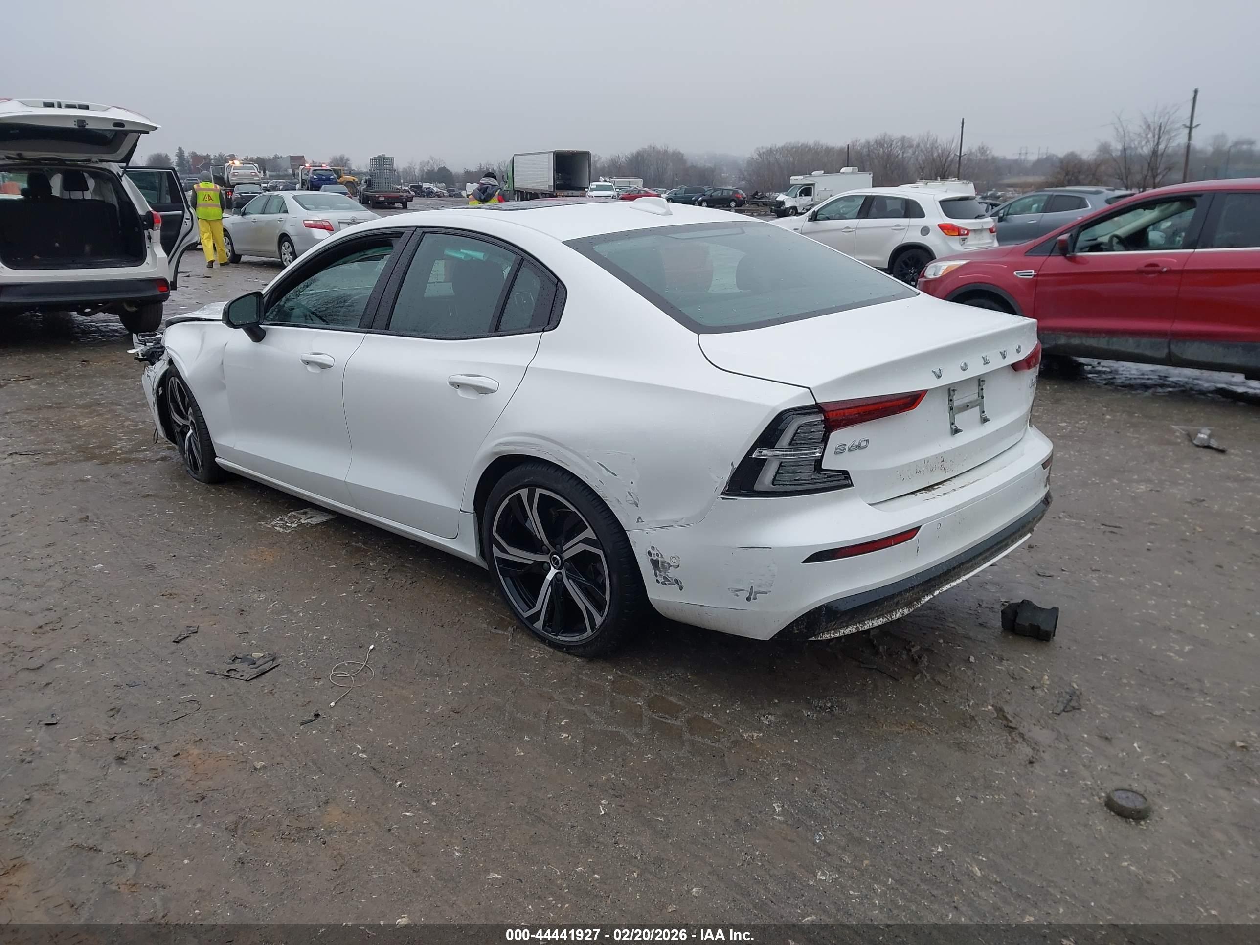 VOLVO S60 image 3