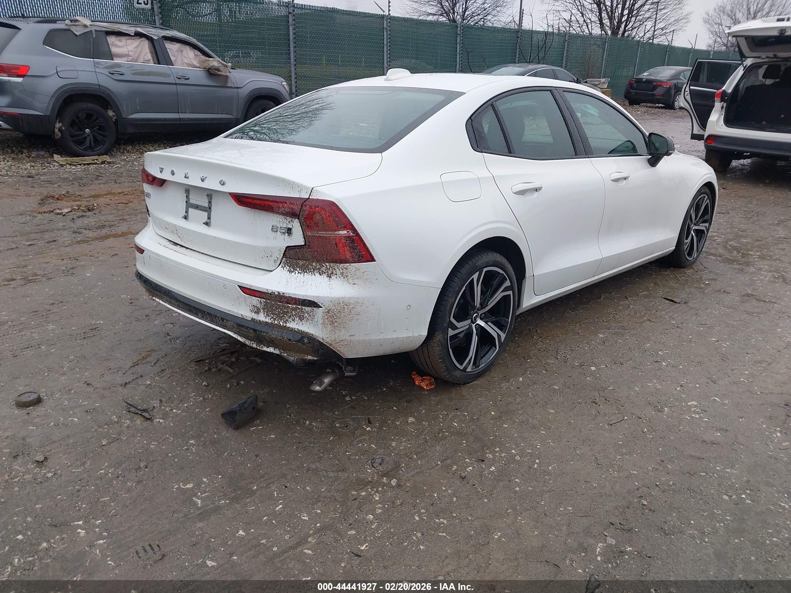 VOLVO S60 image 4