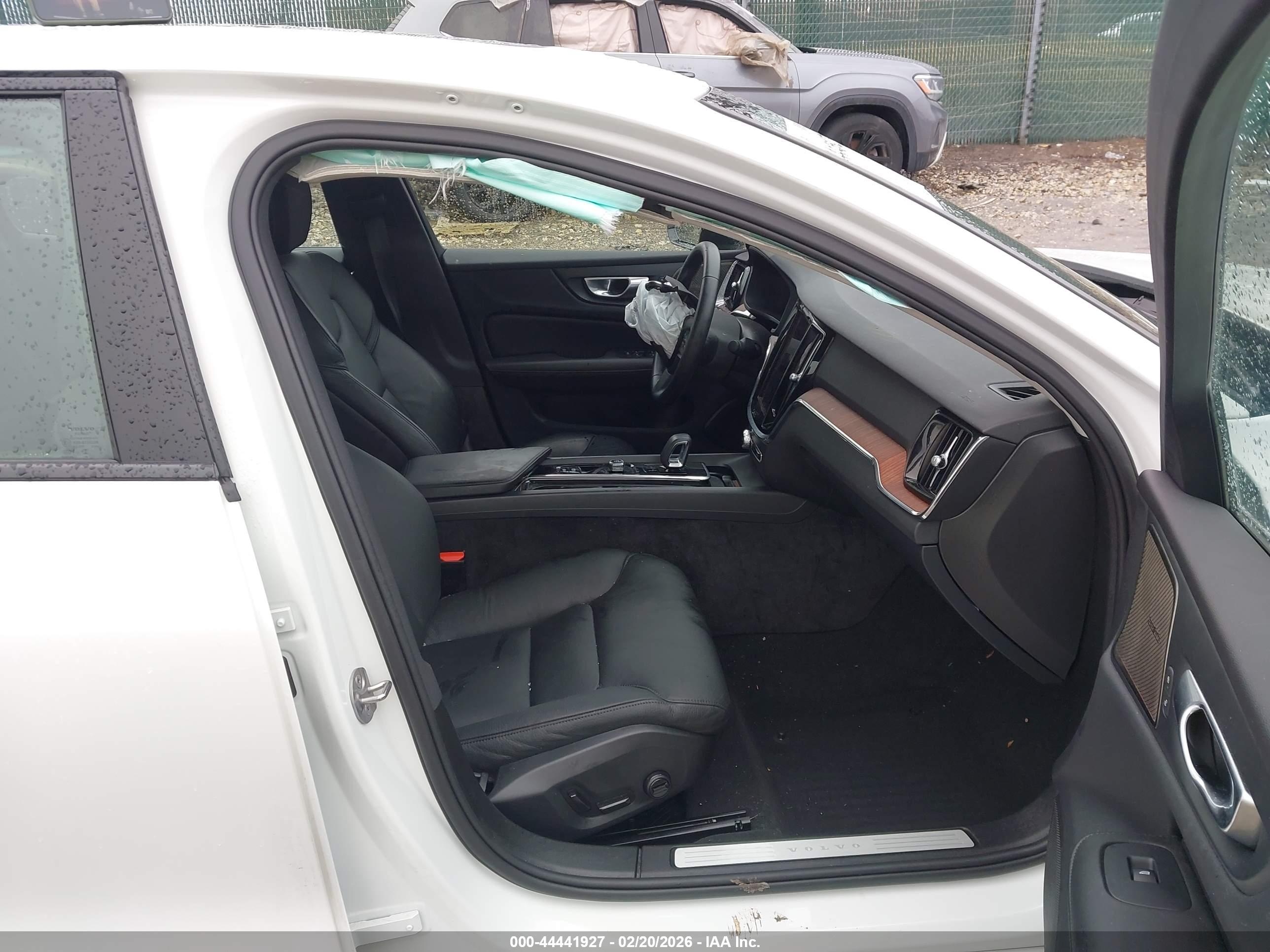 VOLVO S60 image 5