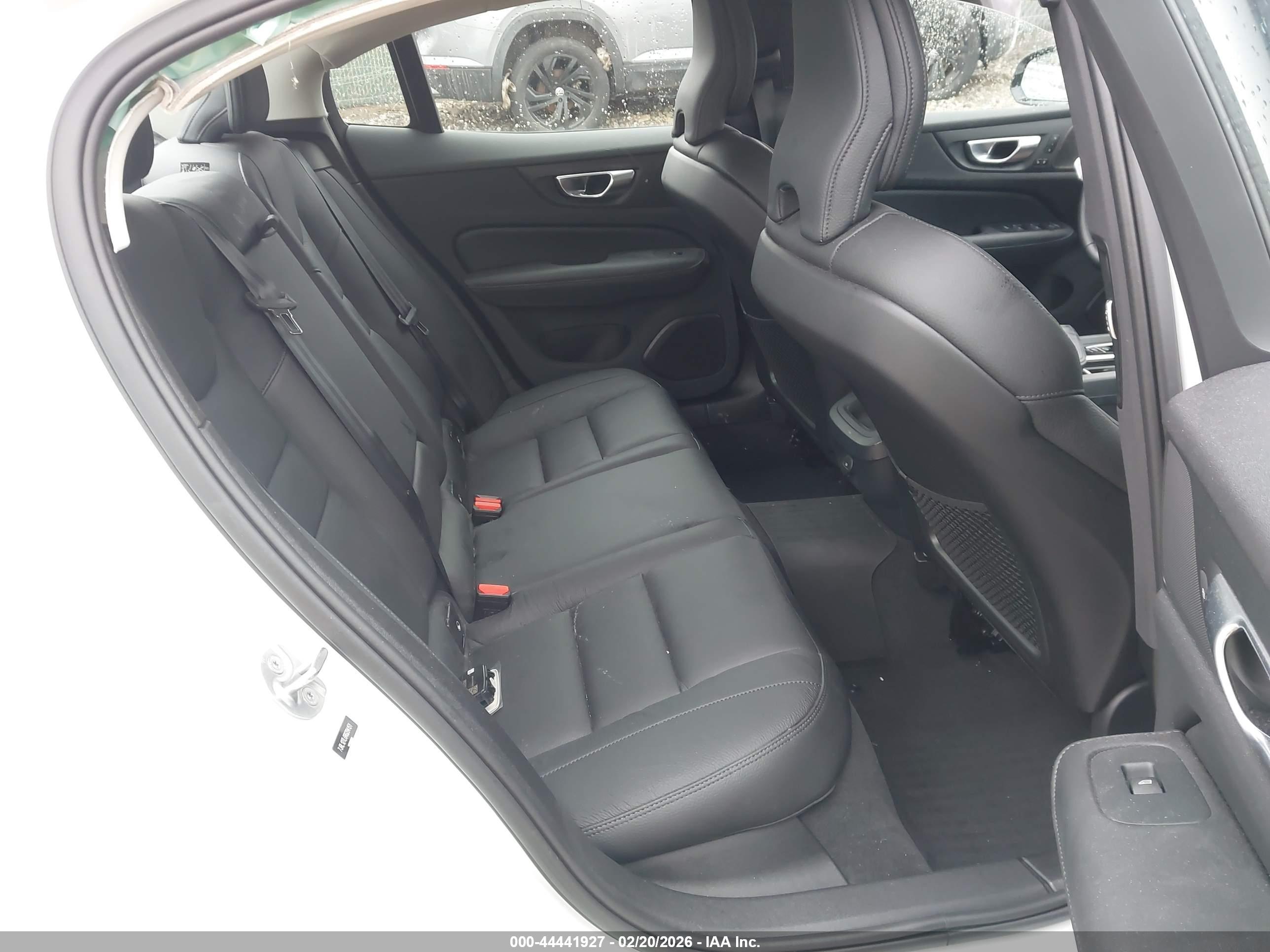 VOLVO S60 image 8