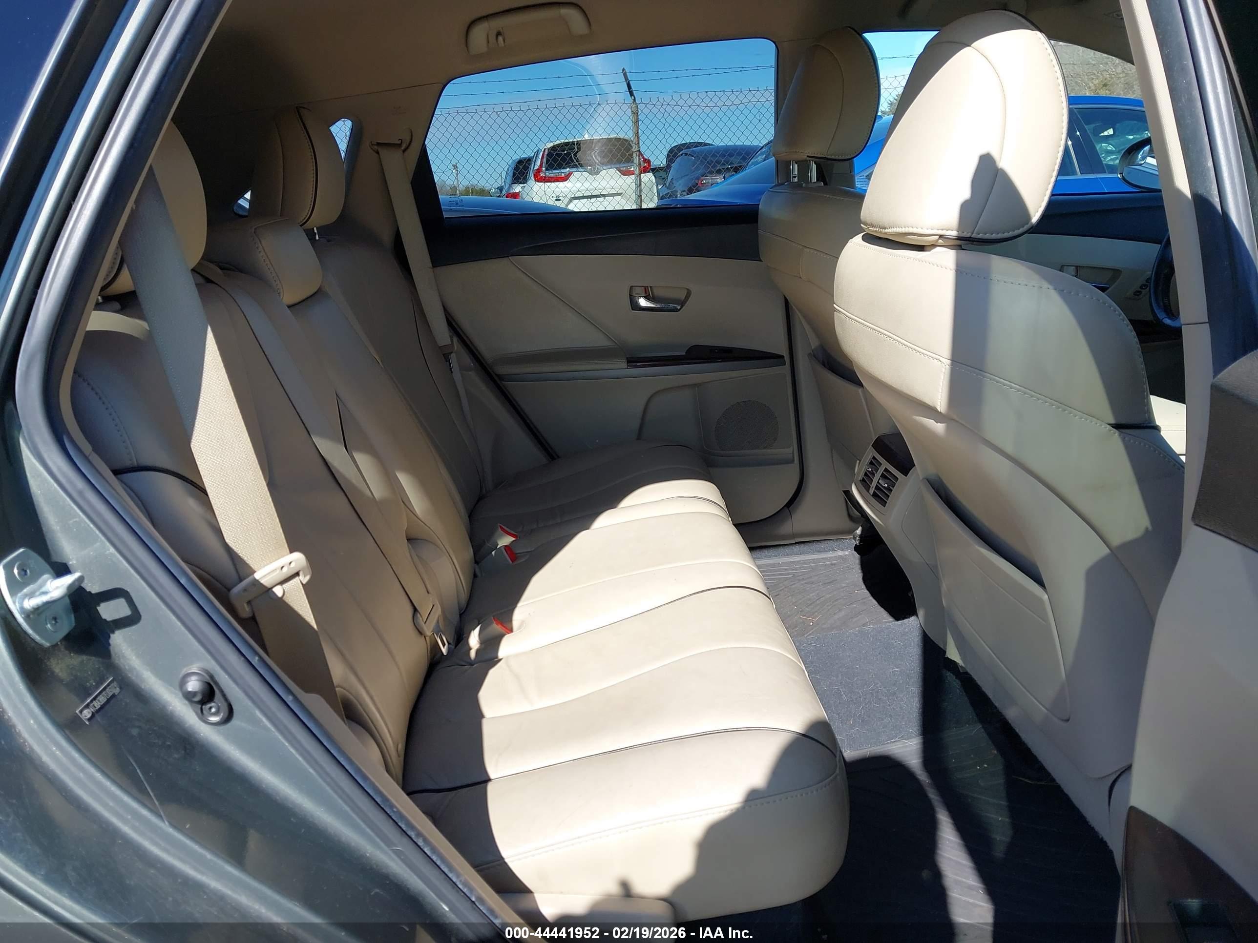TOYOTA VENZA image 8