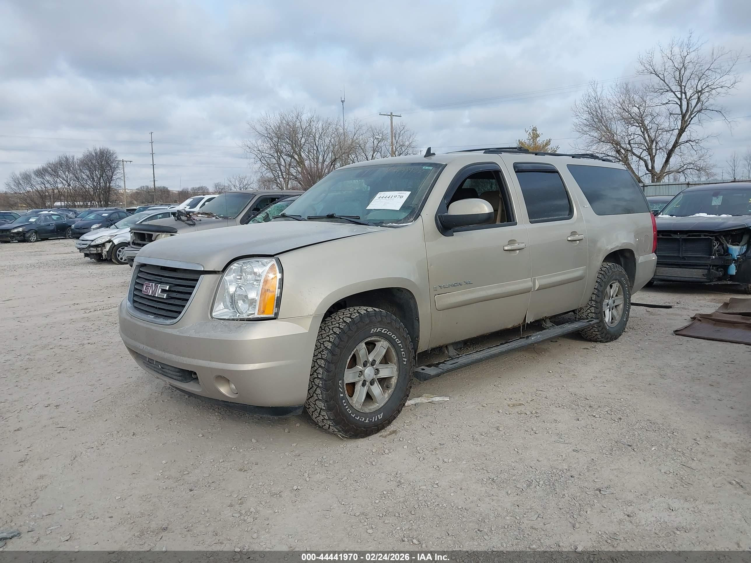 GMC YUKON image 2