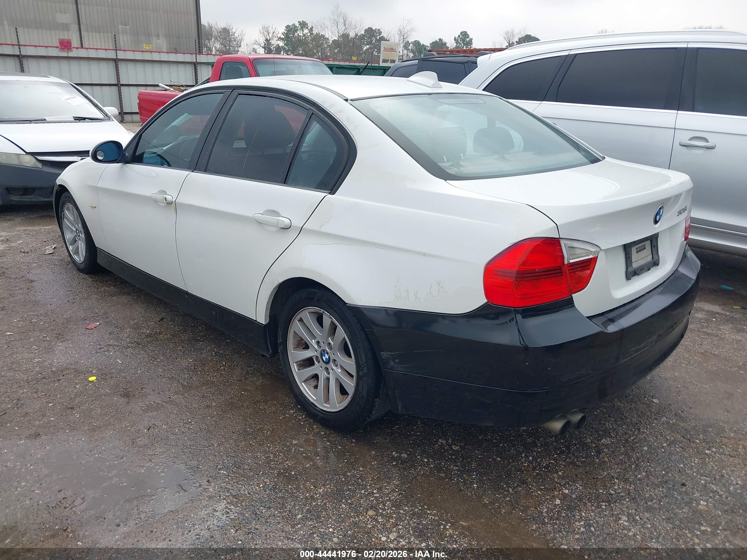 BMW 328I image 3