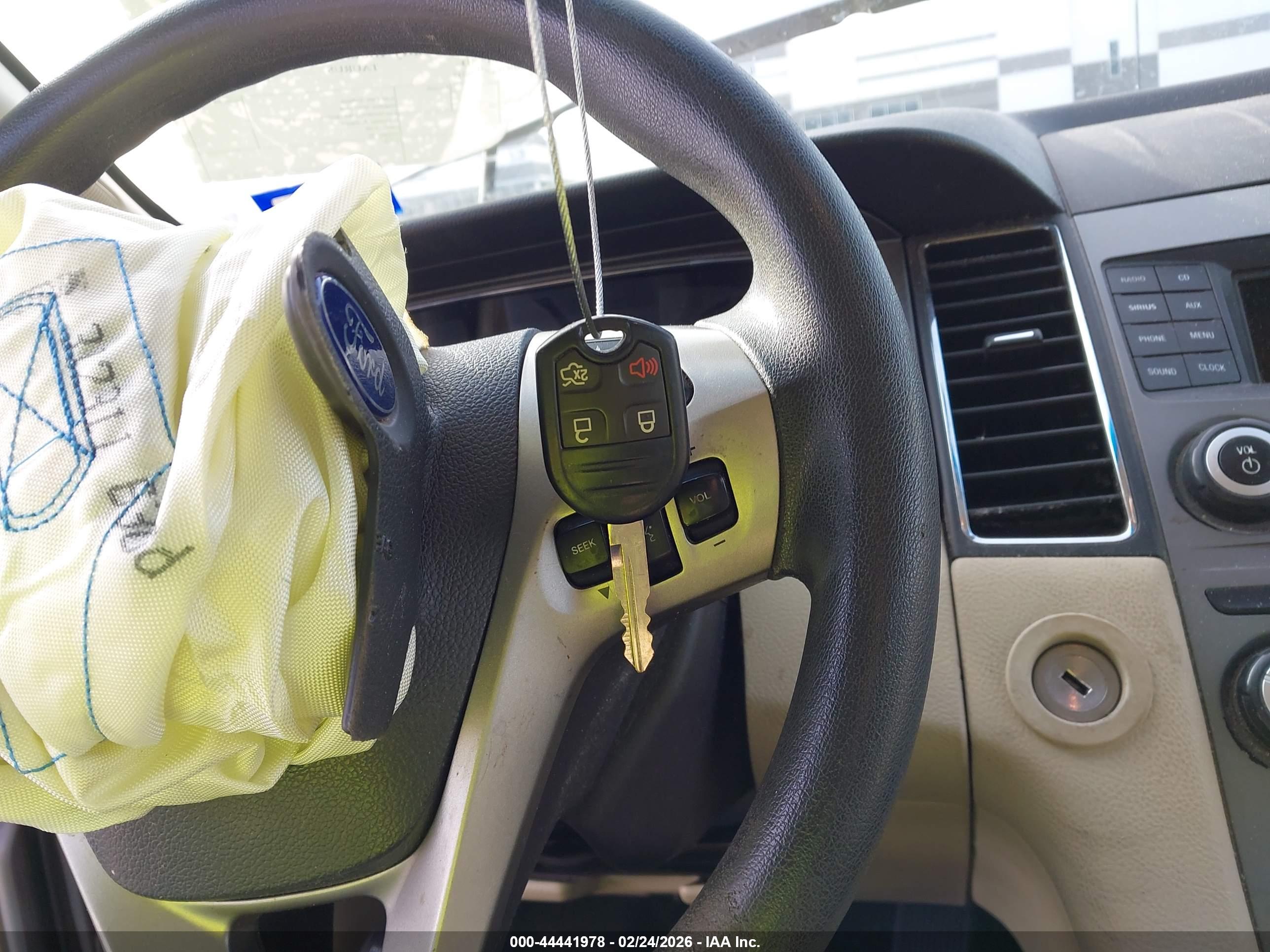 FORD TAURUS image 11