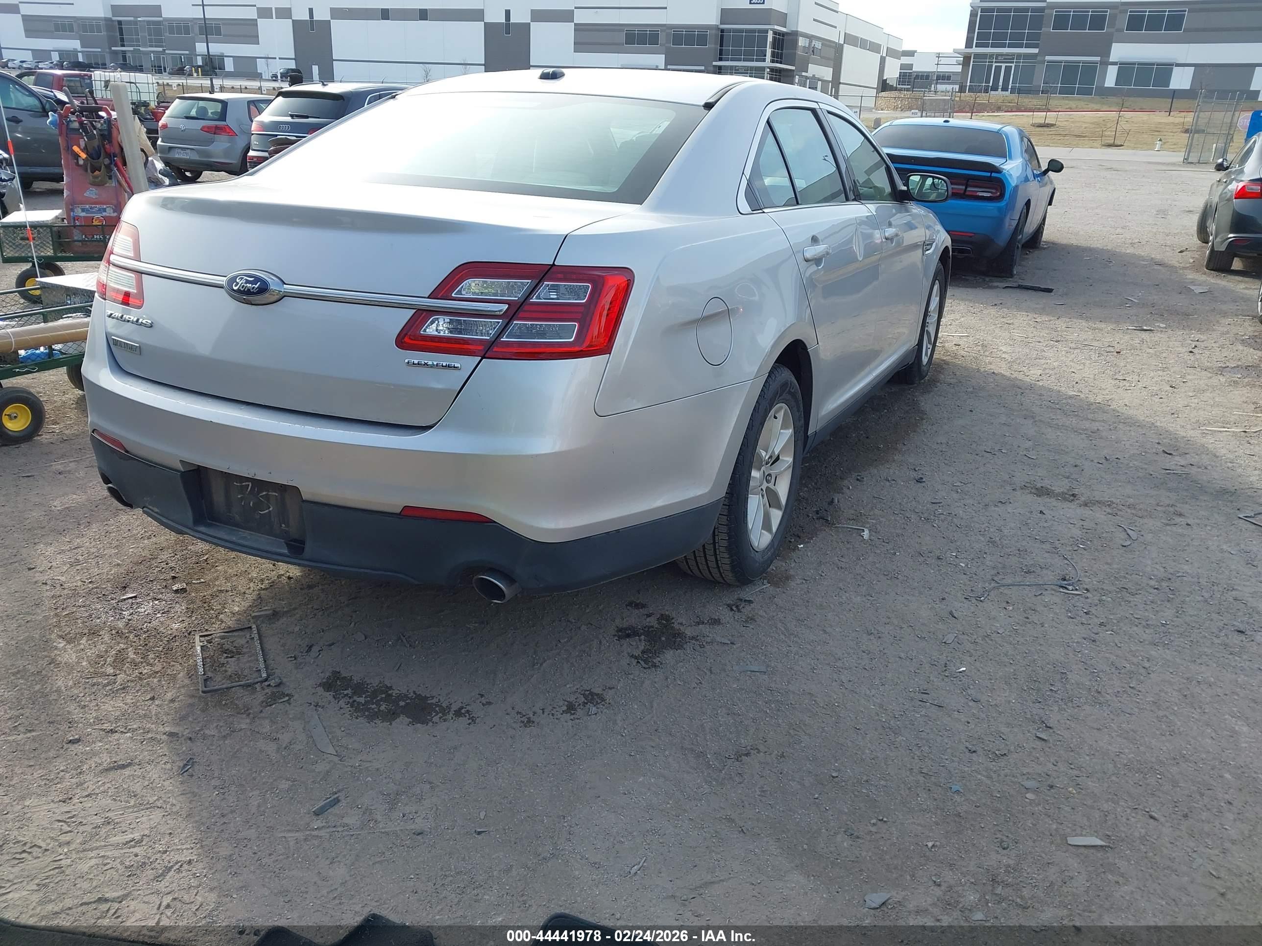 FORD TAURUS image 4