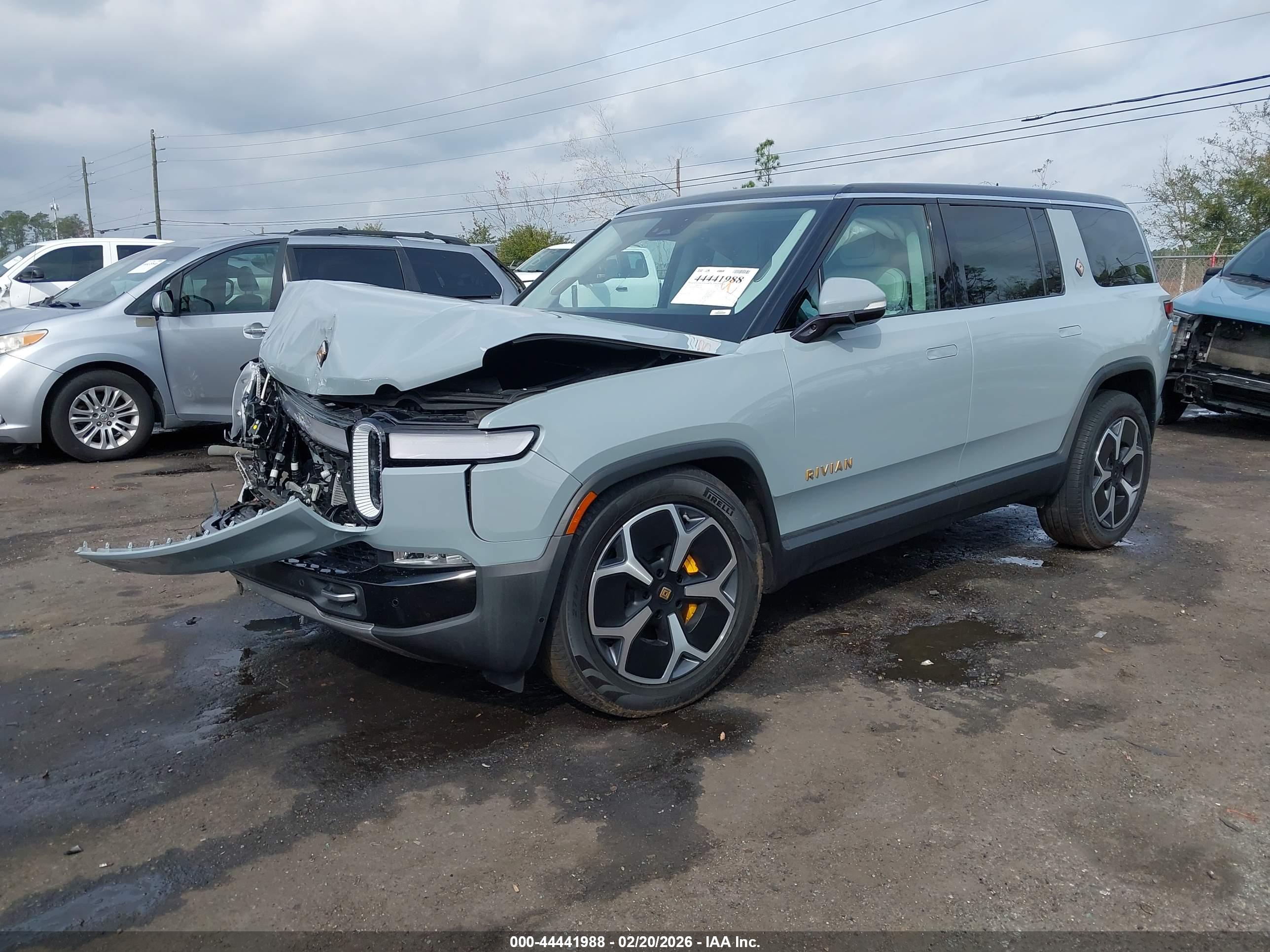 RIVIAN R1S image 2