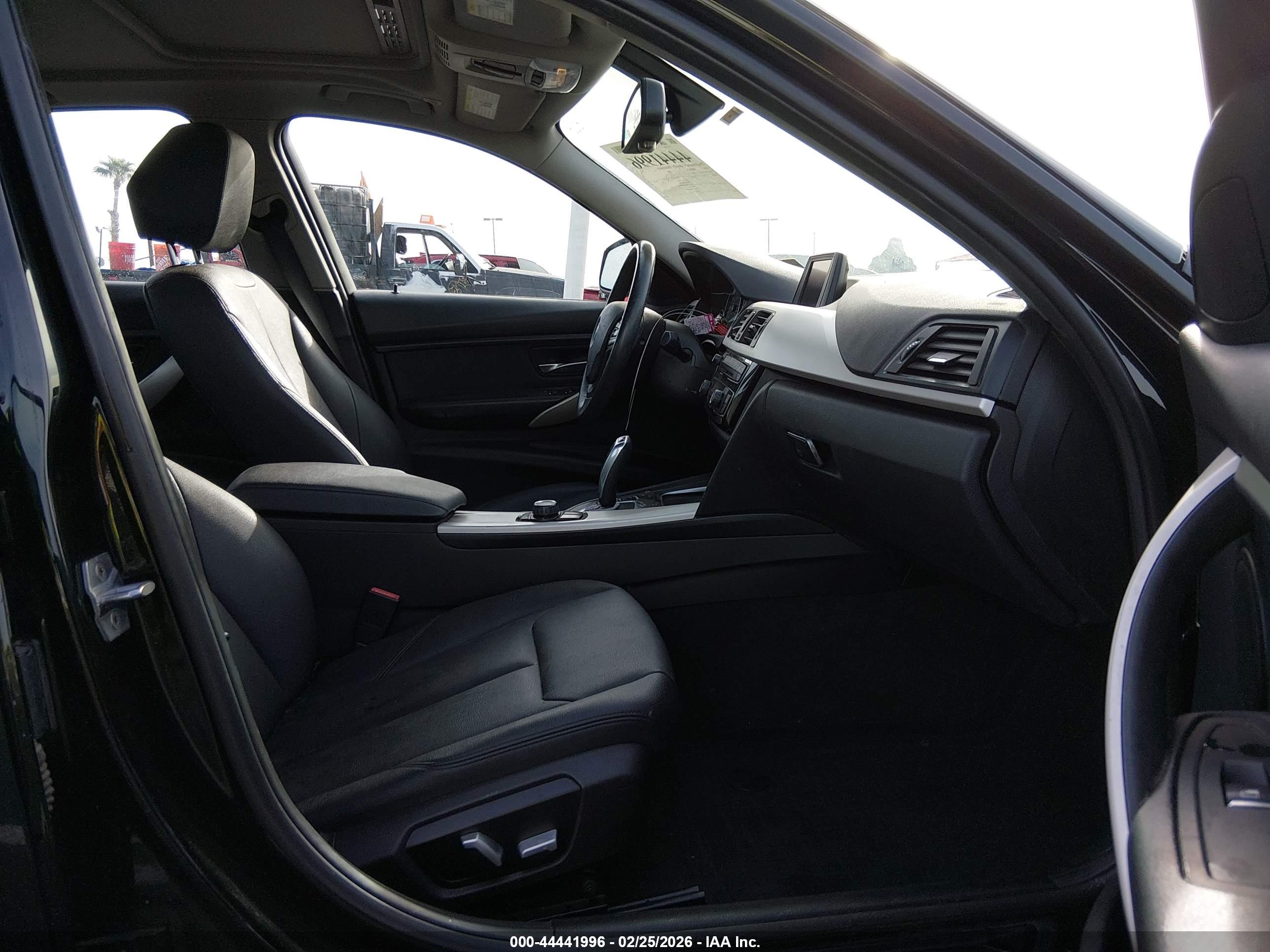 BMW 320I image 5