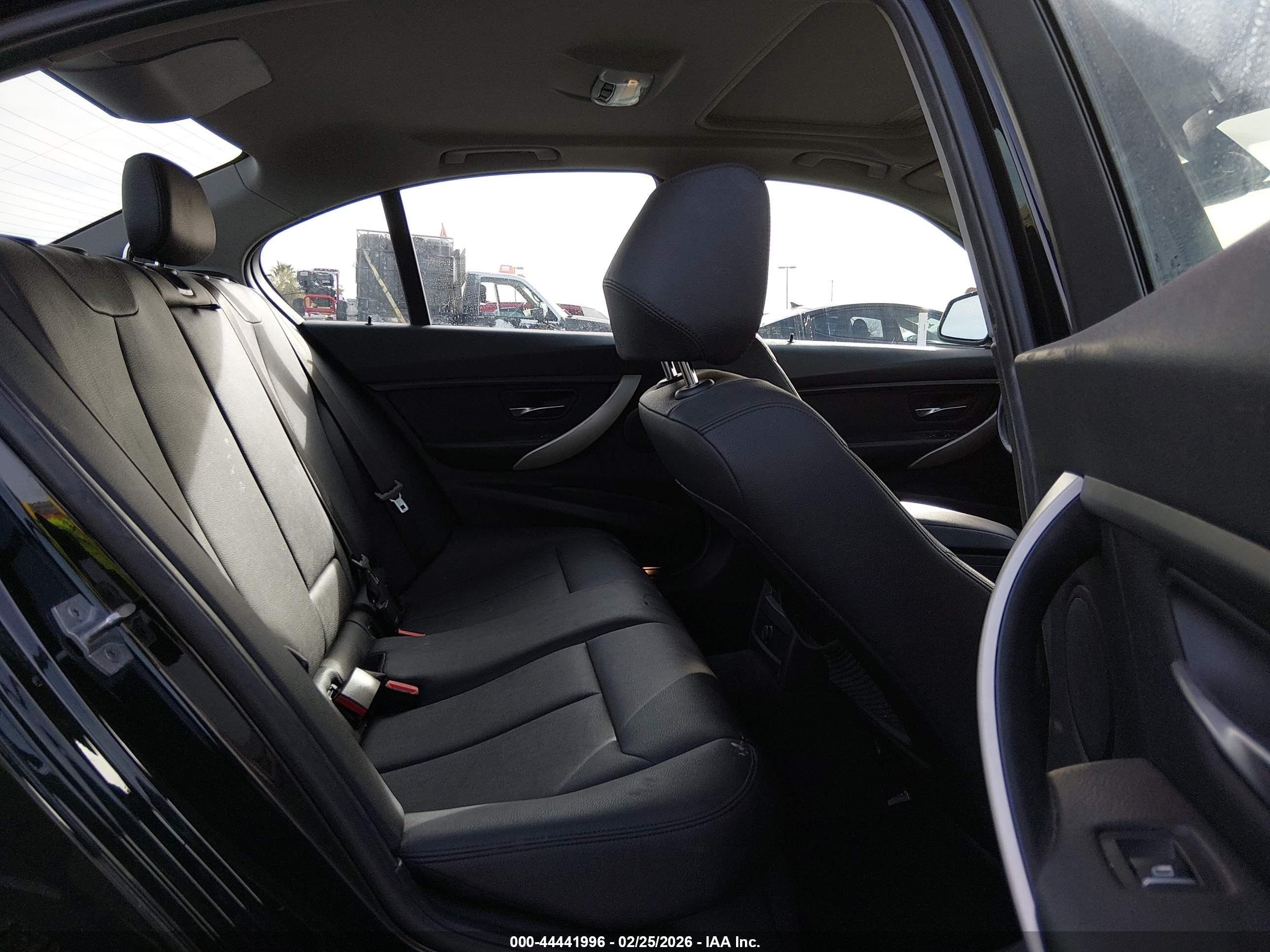 BMW 320I image 8