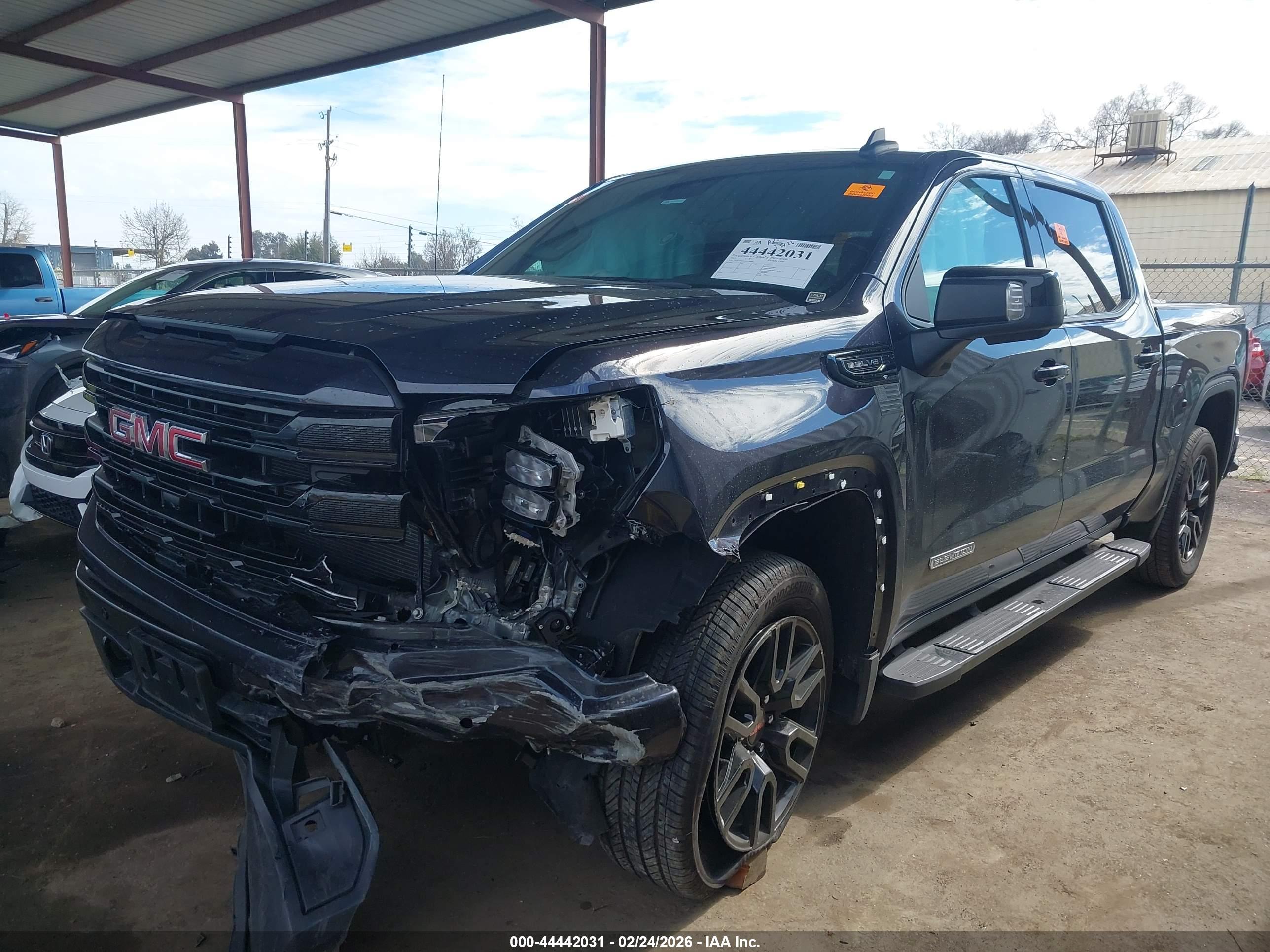 GMC SIERRA image 2