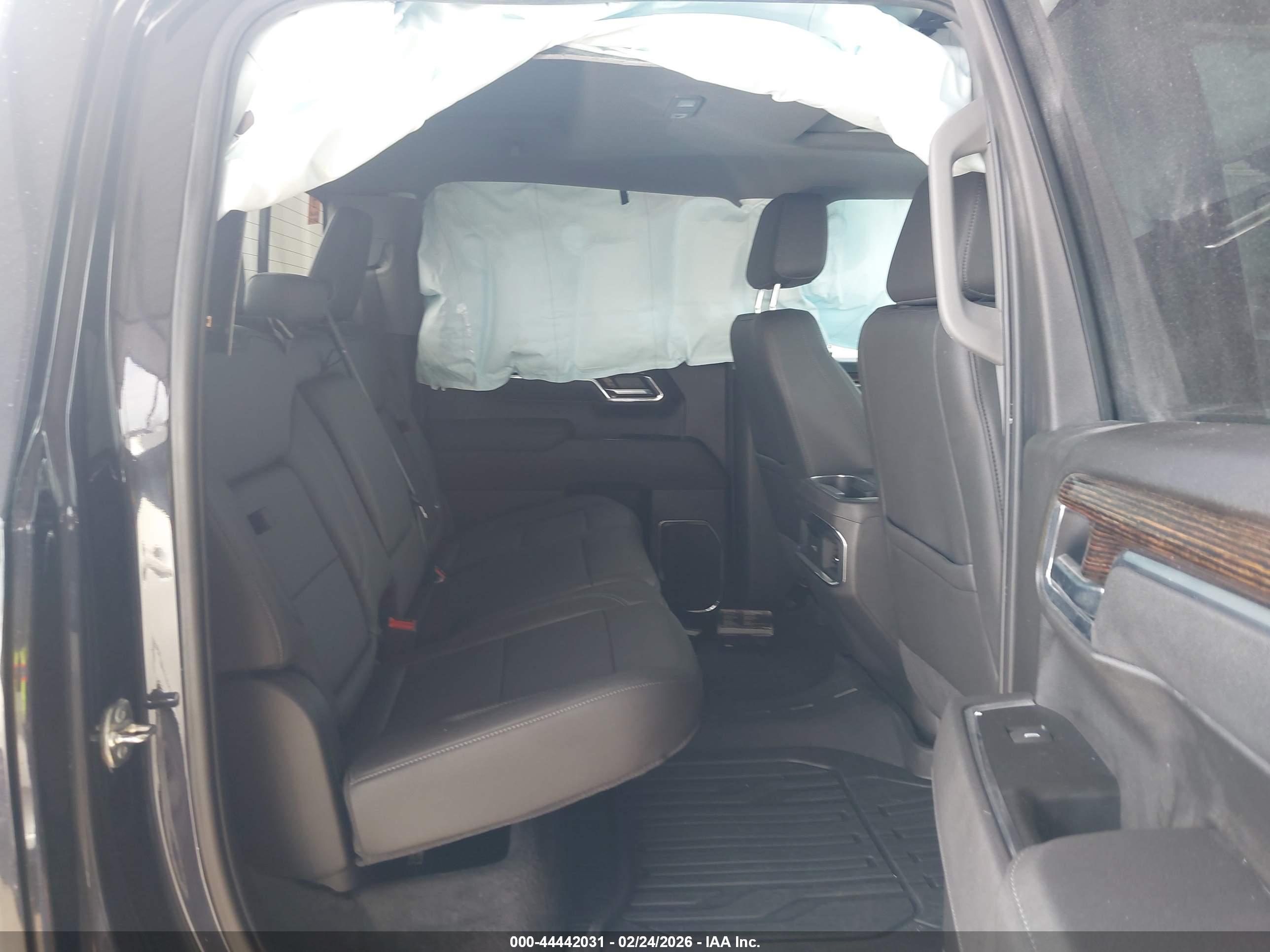 GMC SIERRA image 8