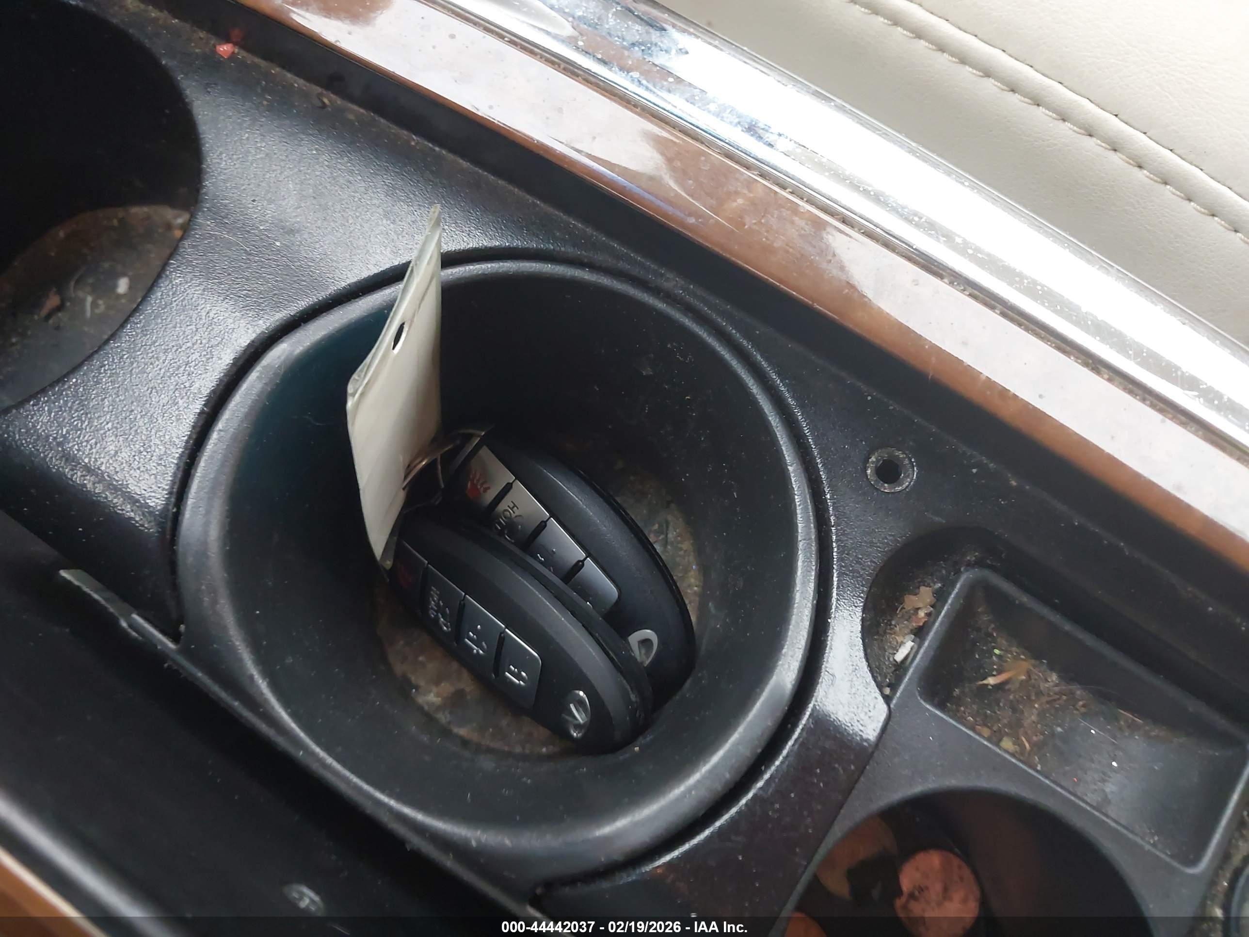 INFINITI QX56 image 11