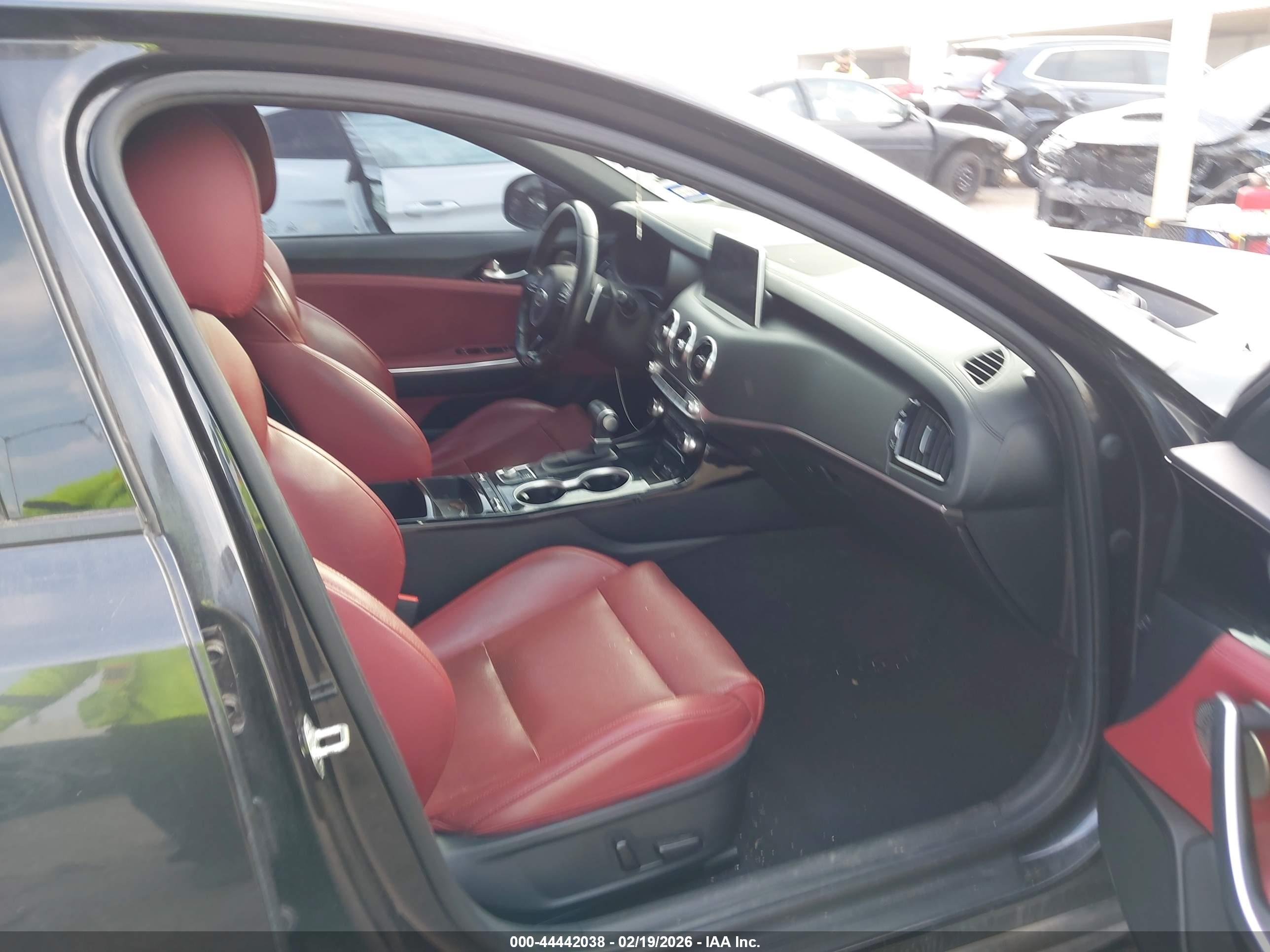 KIA STINGER image 5