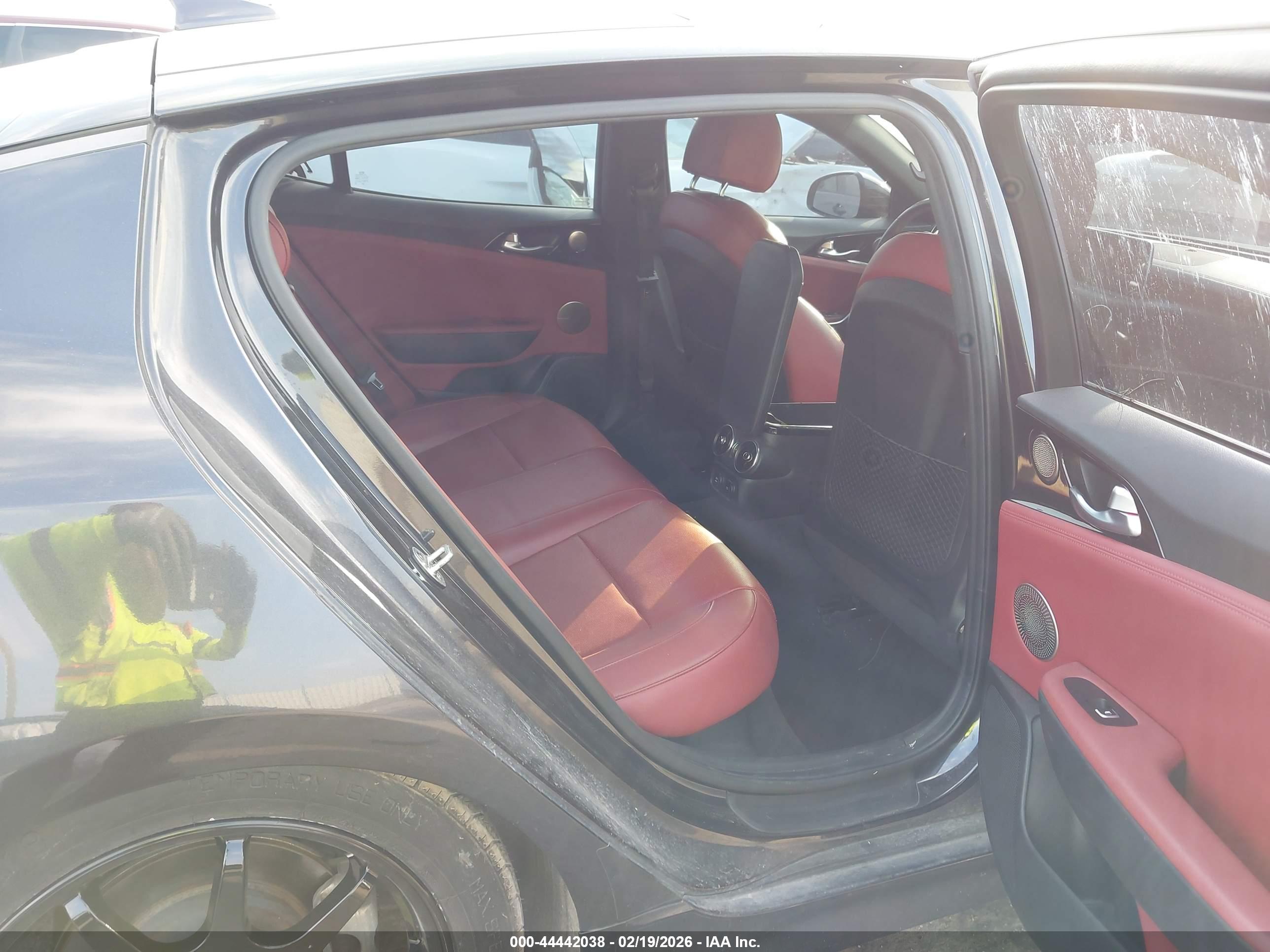 KIA STINGER image 8