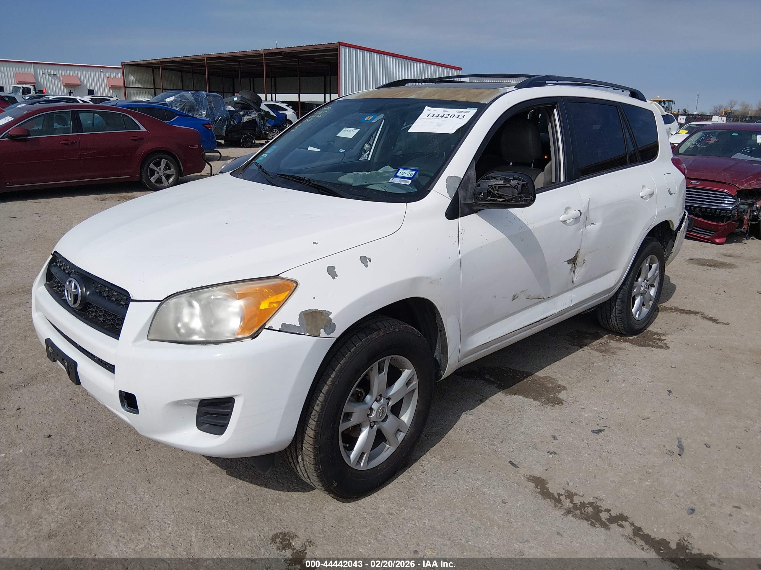 TOYOTA RAV4 image 2