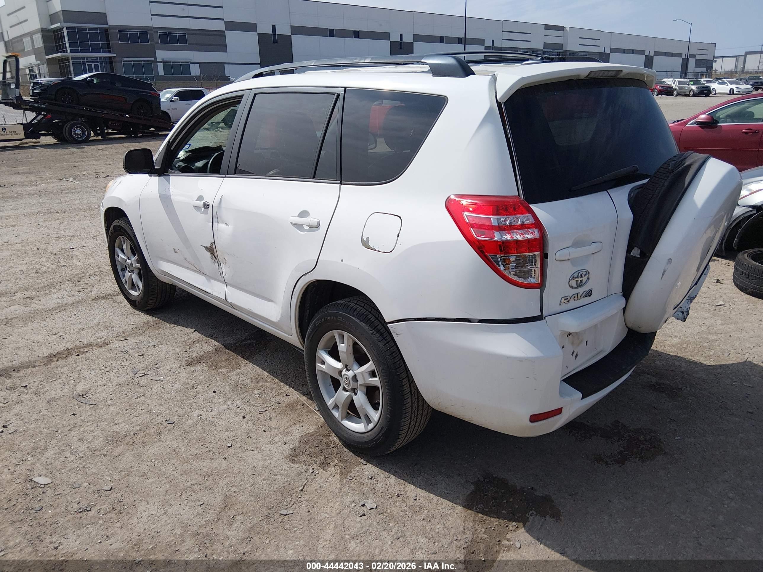 TOYOTA RAV4 image 3