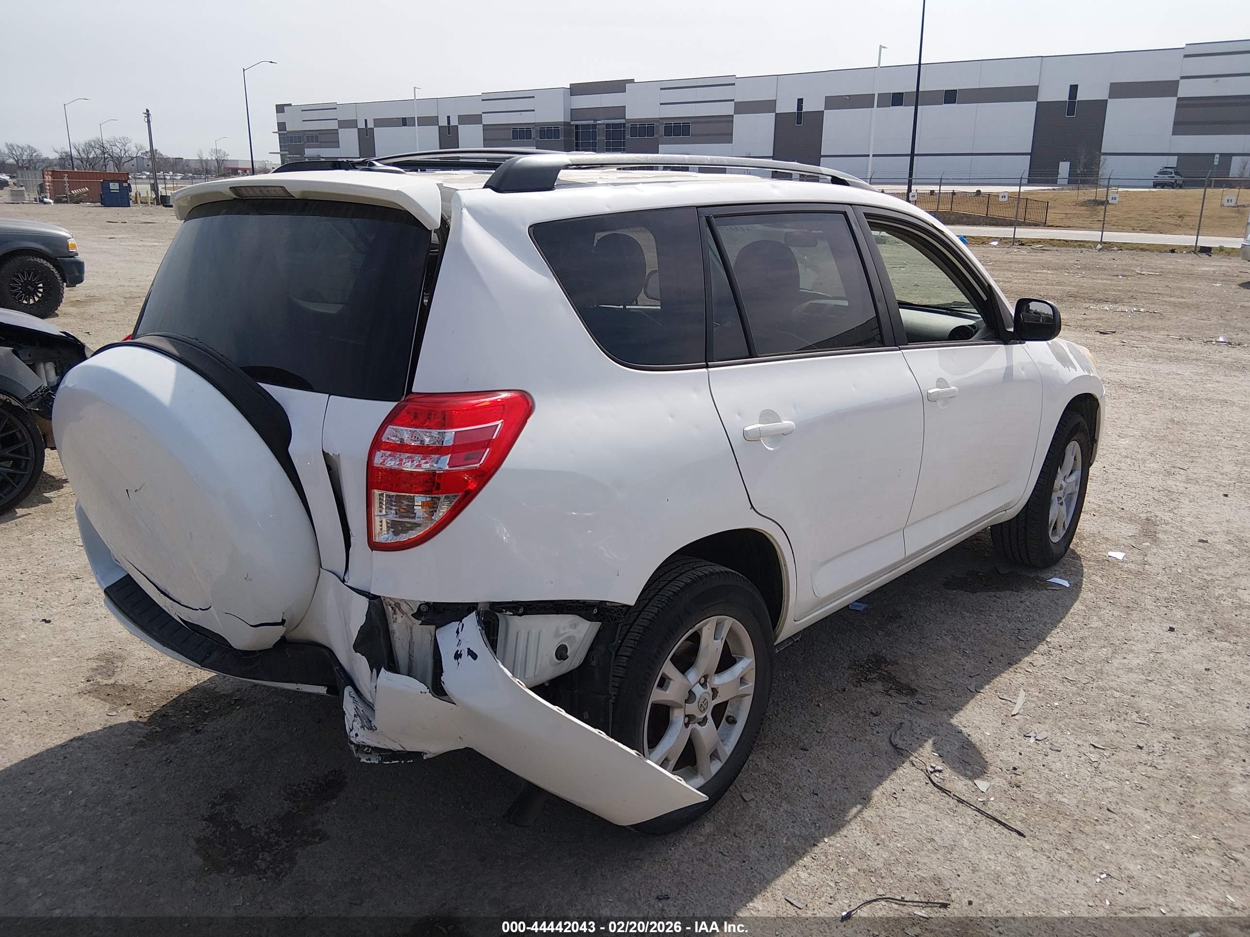 TOYOTA RAV4 image 4