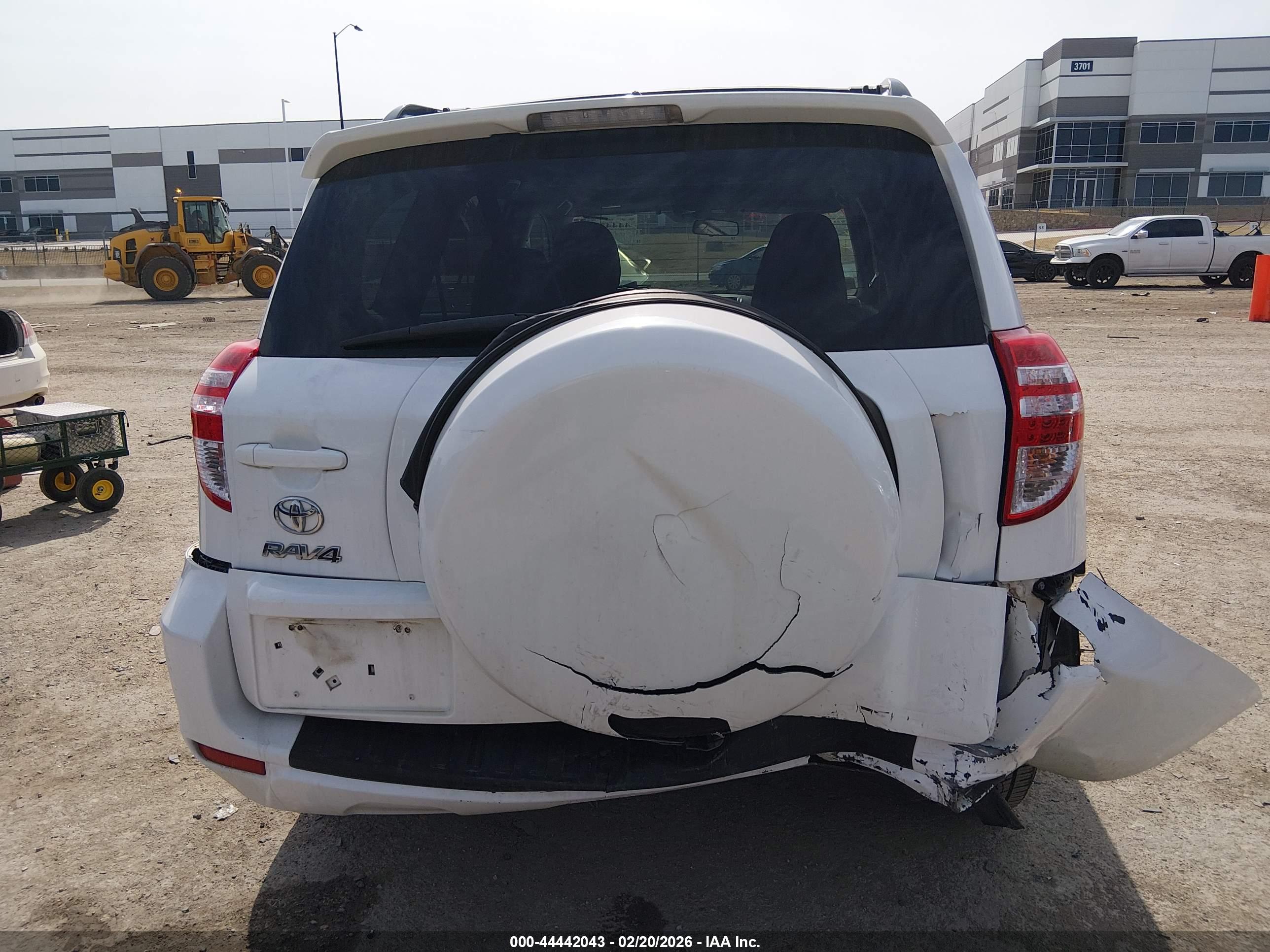 TOYOTA RAV4 image 6