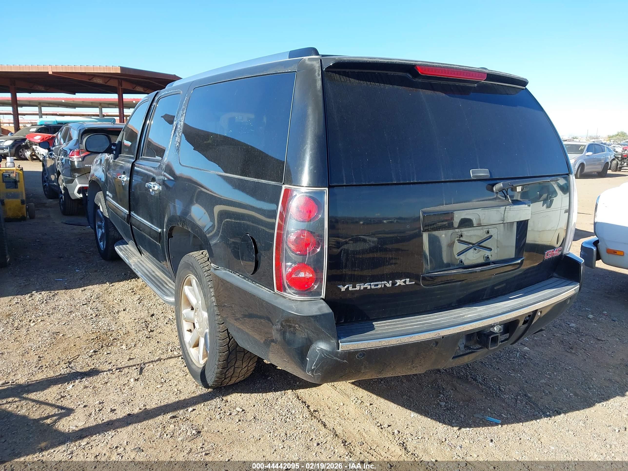 GMC YUKON image 3