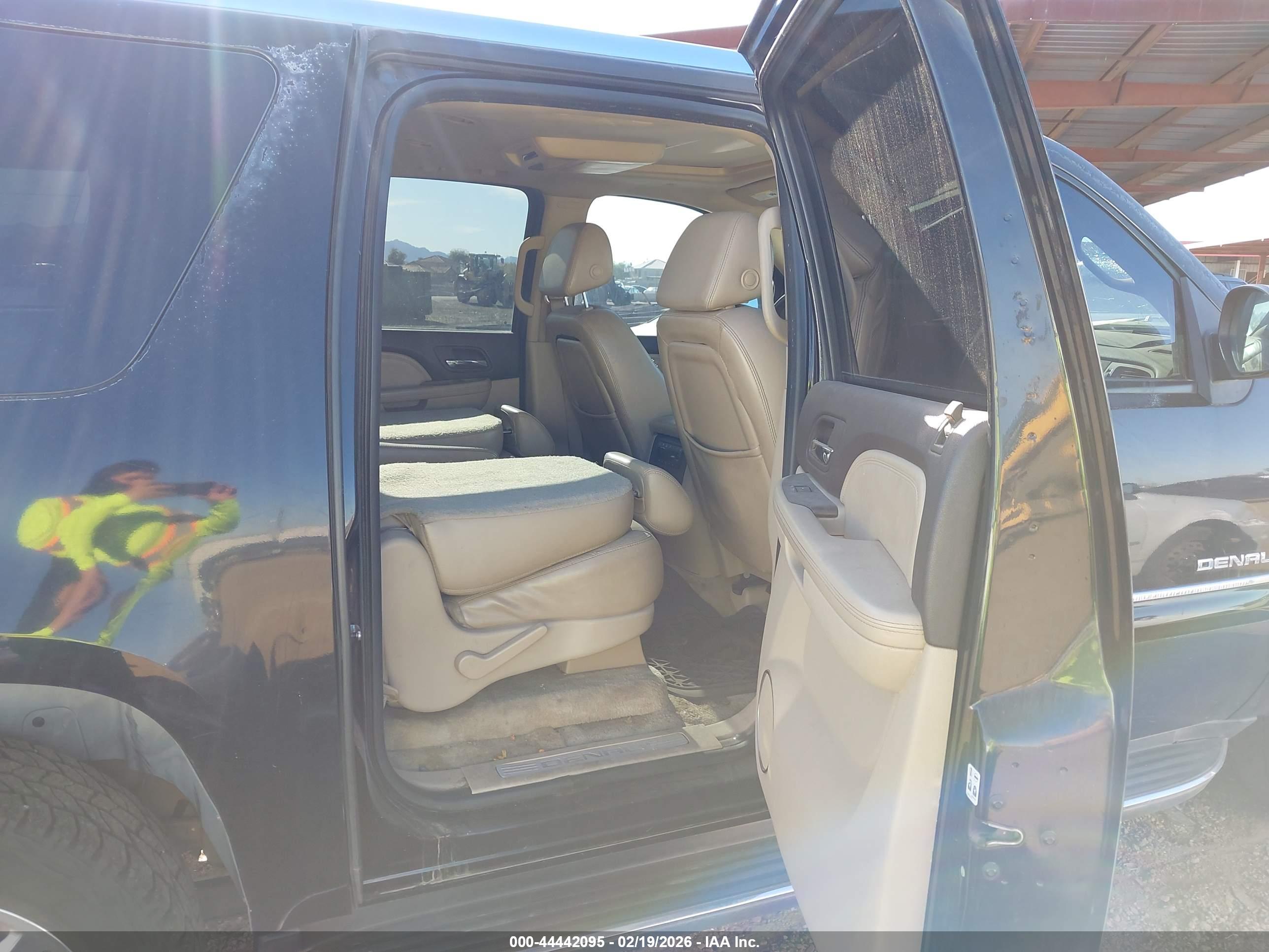 GMC YUKON image 8