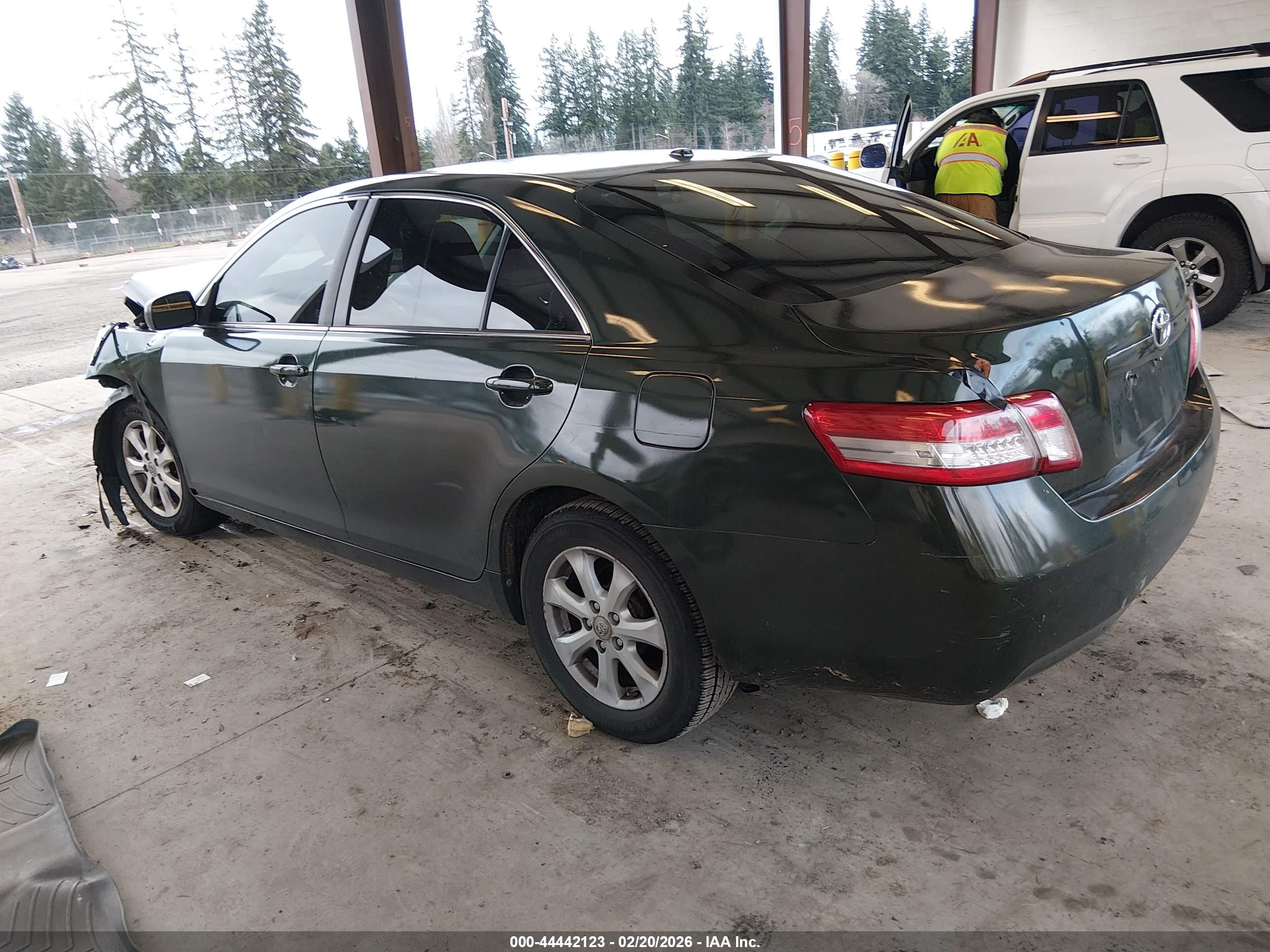 TOYOTA CAMRY image 3