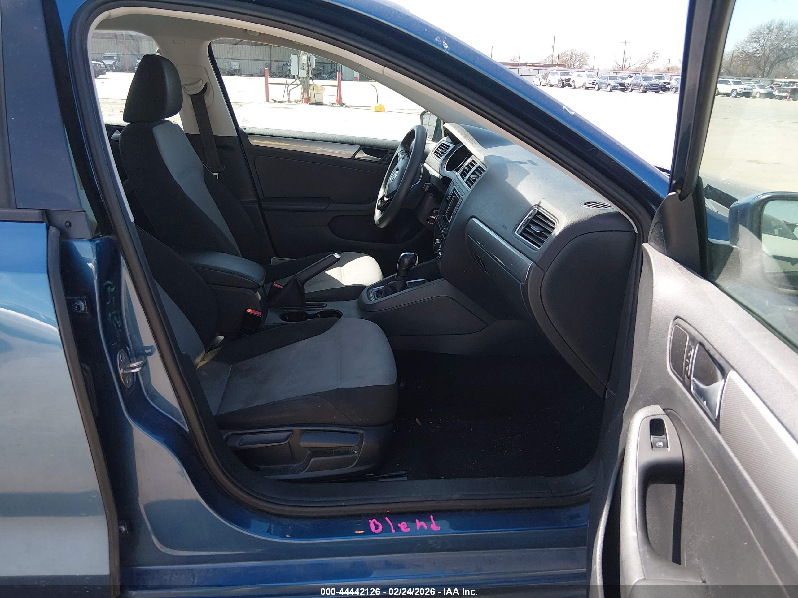 VOLKSWAGEN JETTA image 5