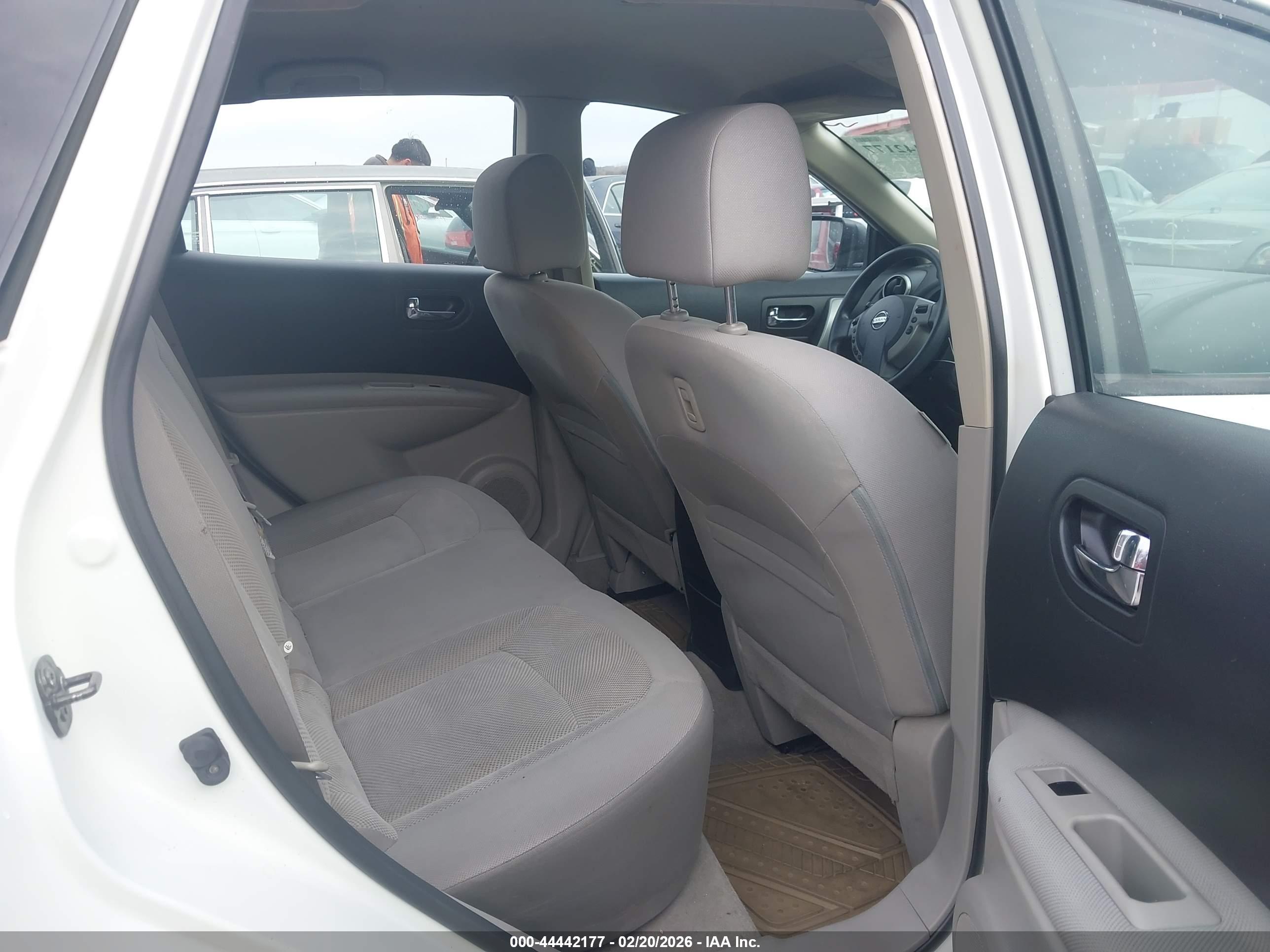 NISSAN ROGUE image 8