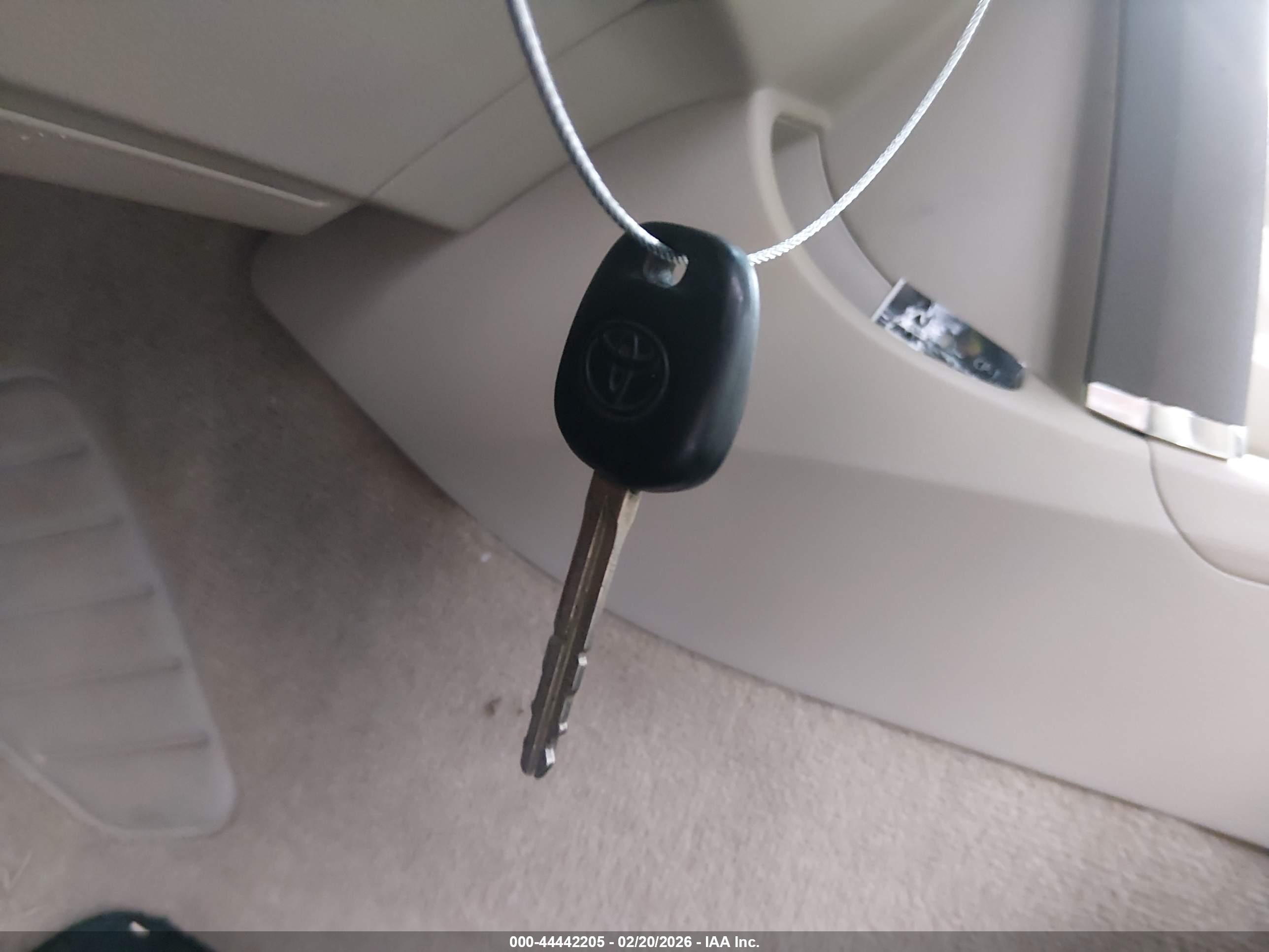 TOYOTA CAMRY image 11