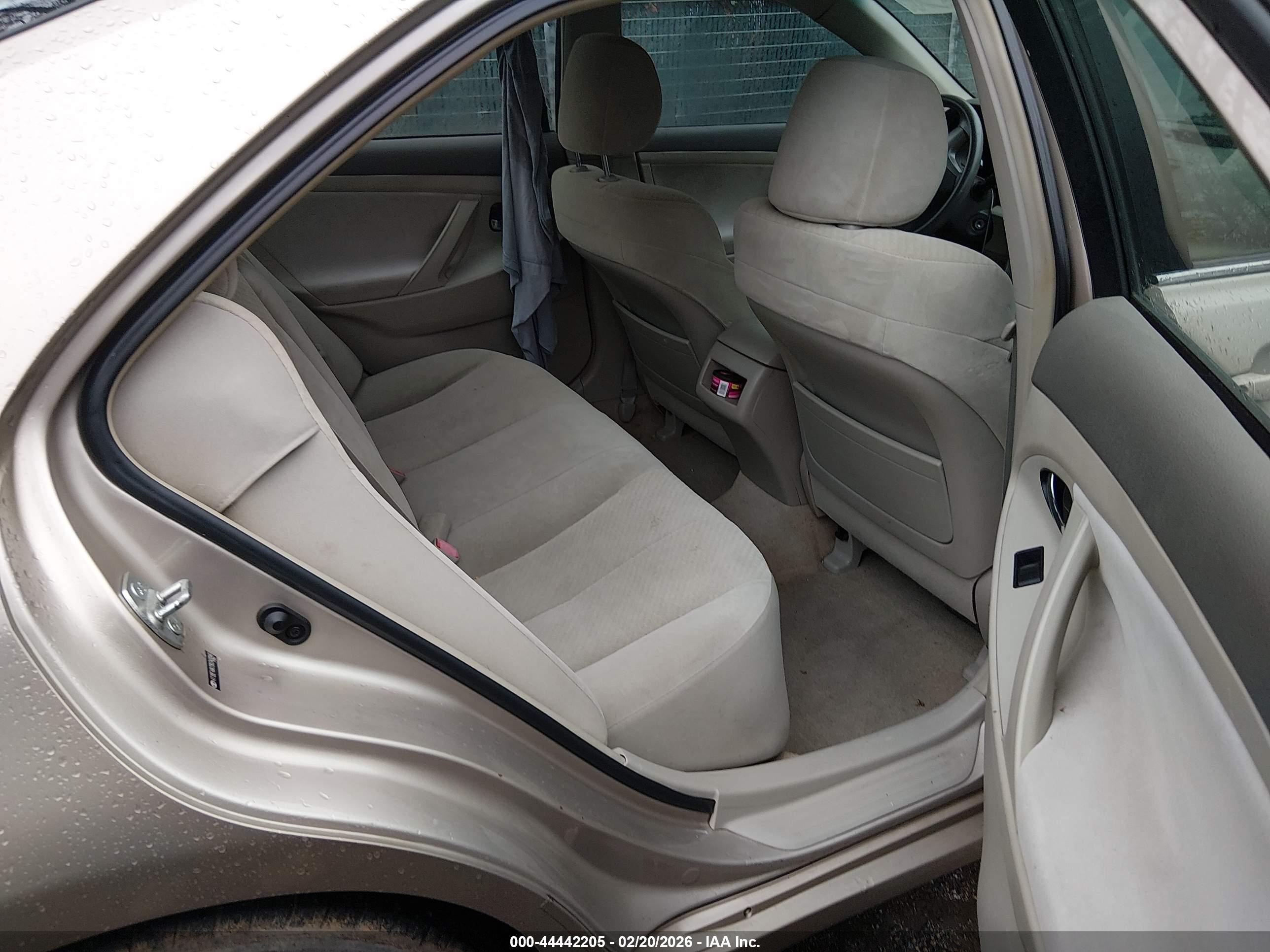 TOYOTA CAMRY image 8