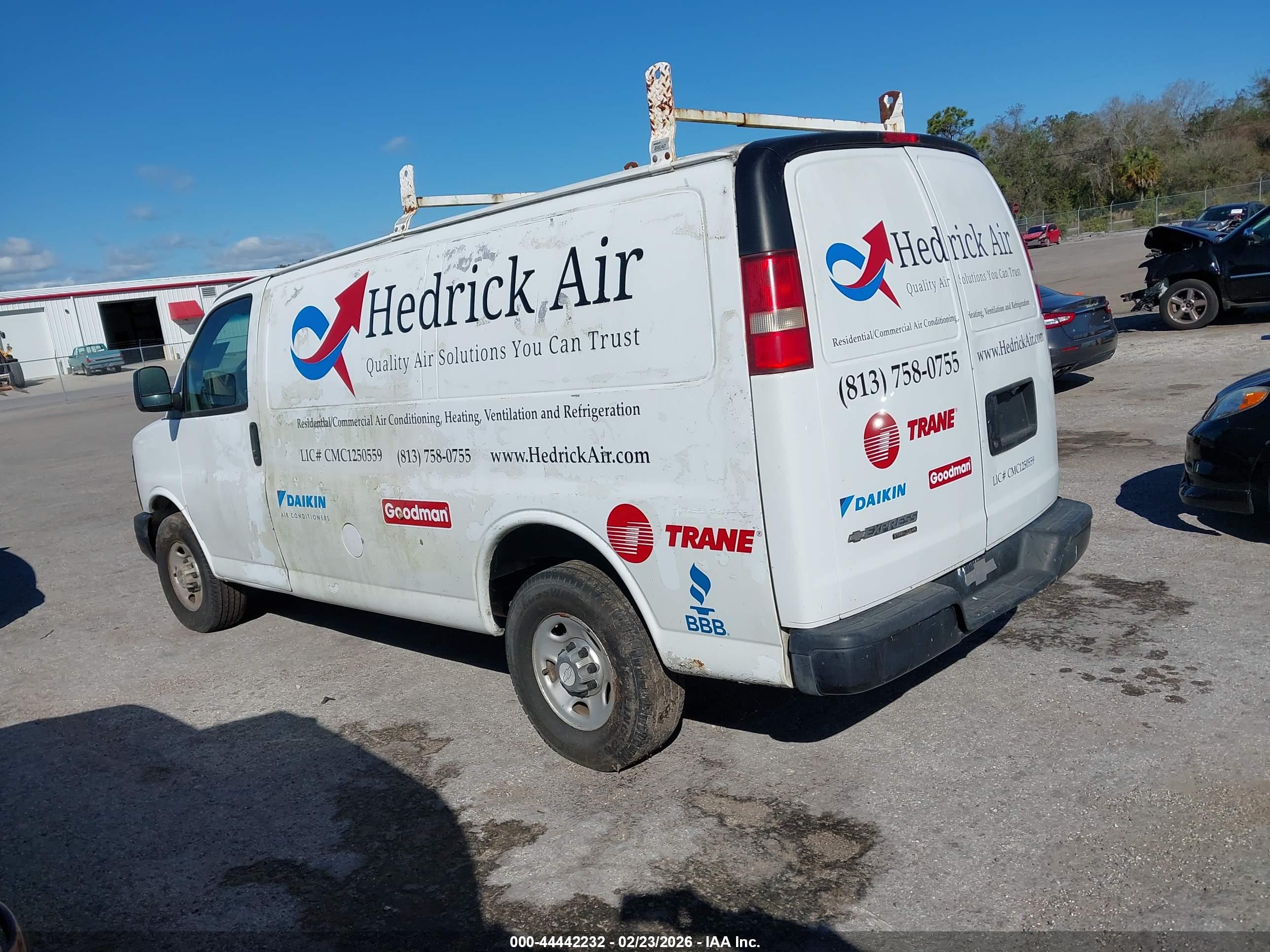 CHEVROLET EXPRESS image 3