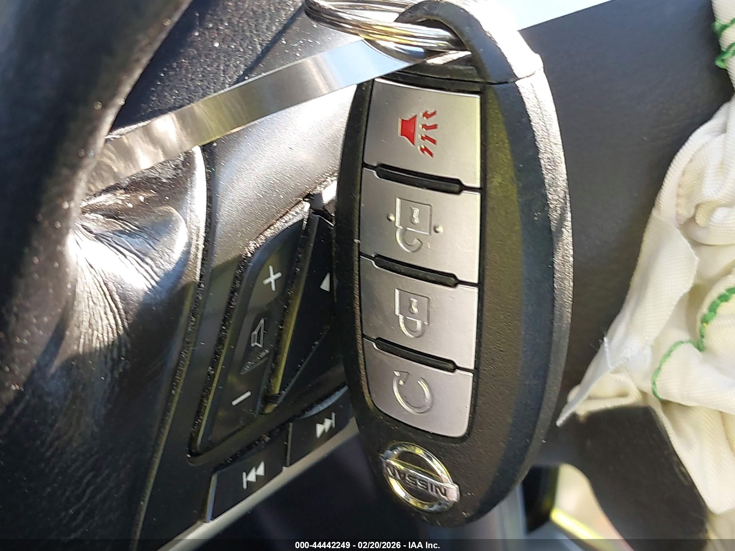 NISSAN ROGUE image 11
