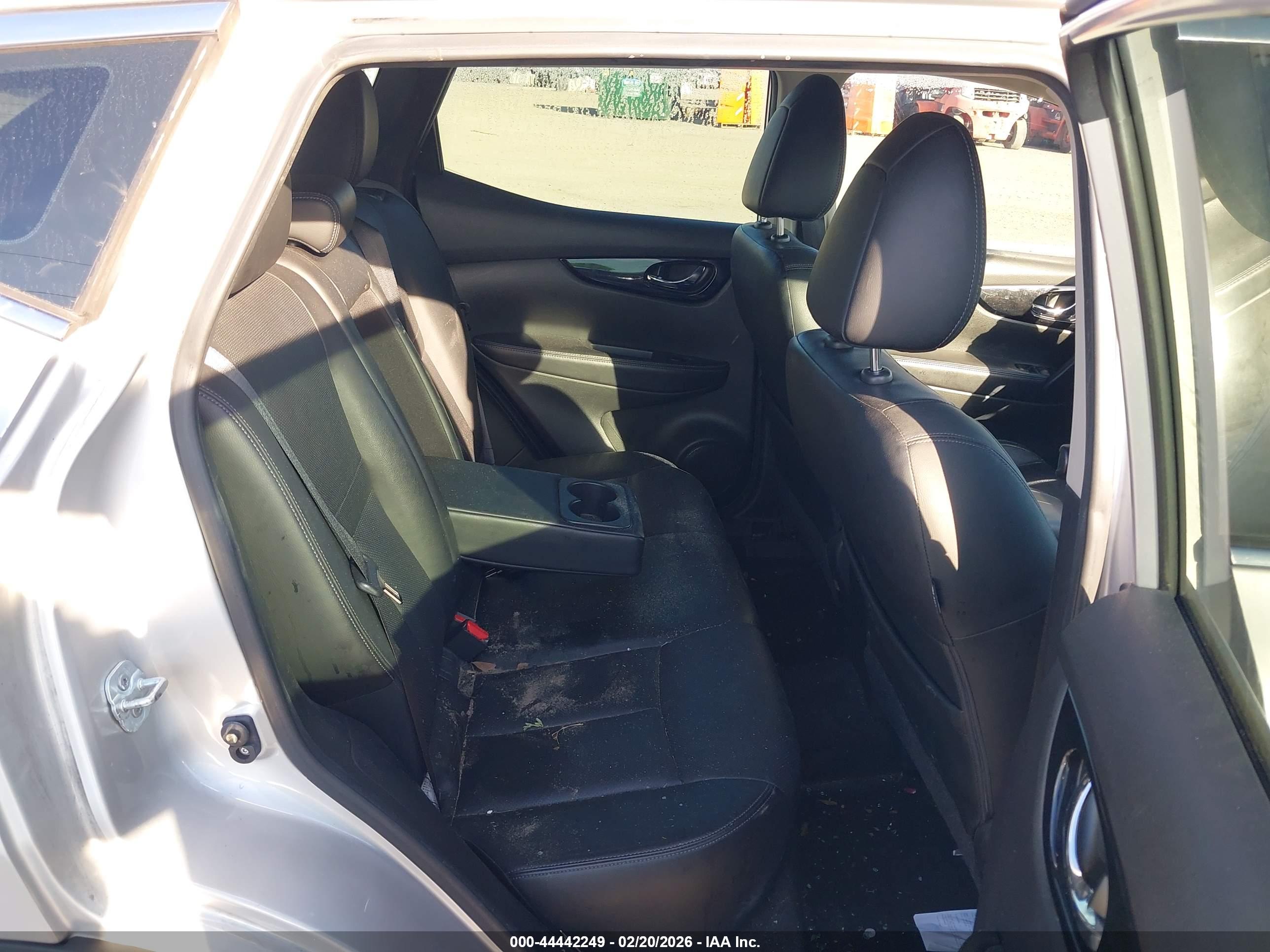 NISSAN ROGUE image 8
