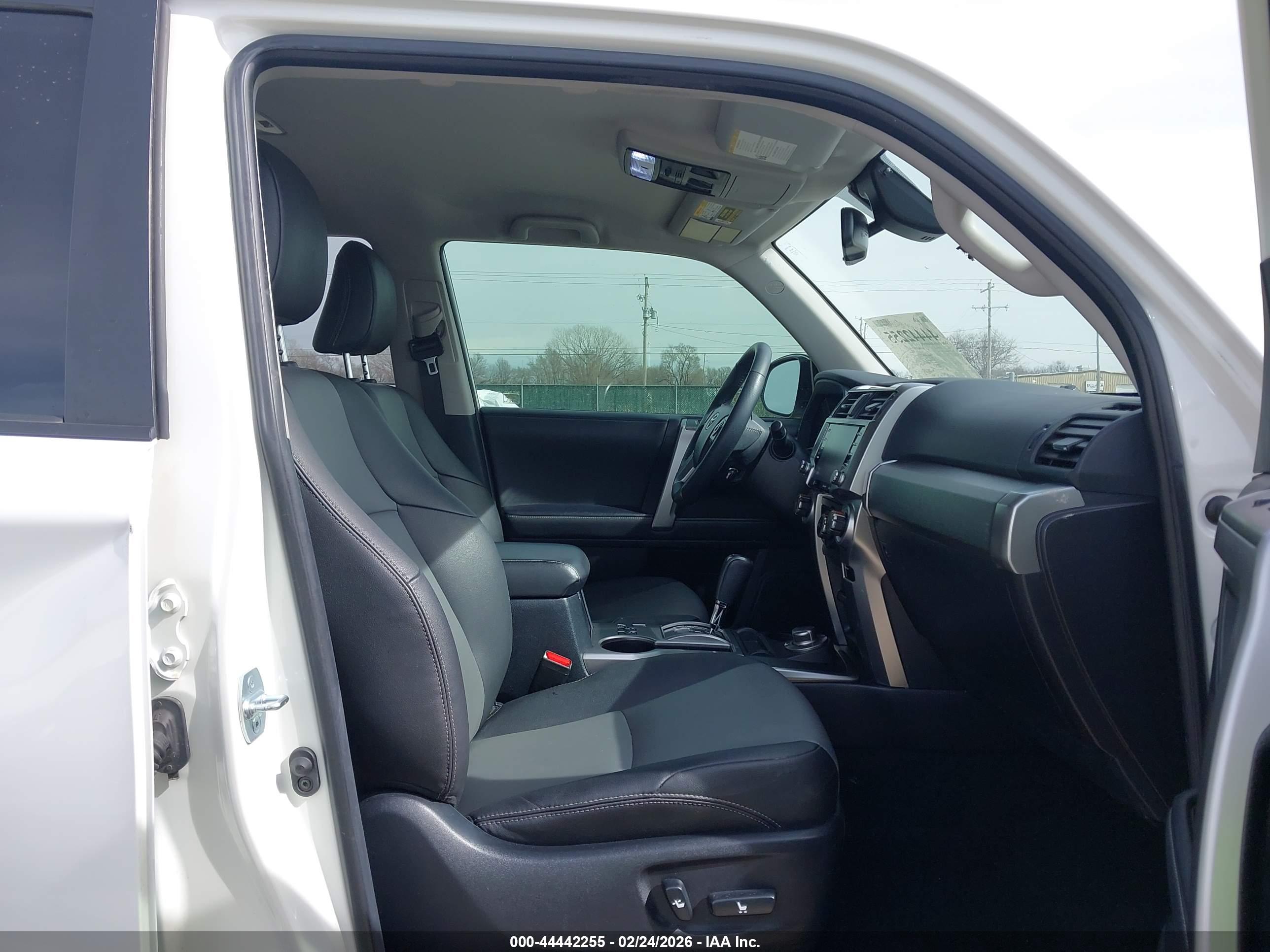 TOYOTA 4RUNNER image 5