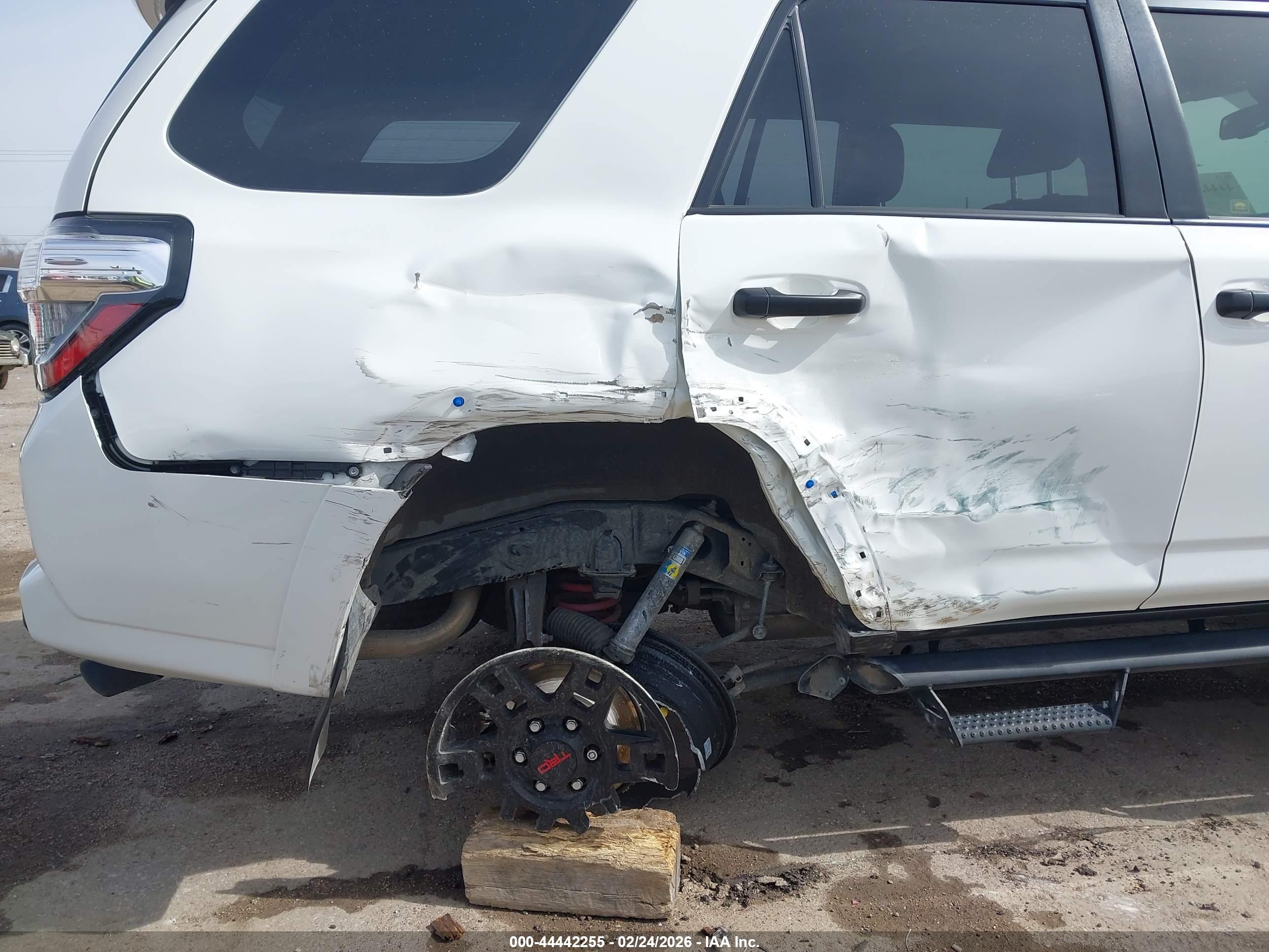 TOYOTA 4RUNNER image 6