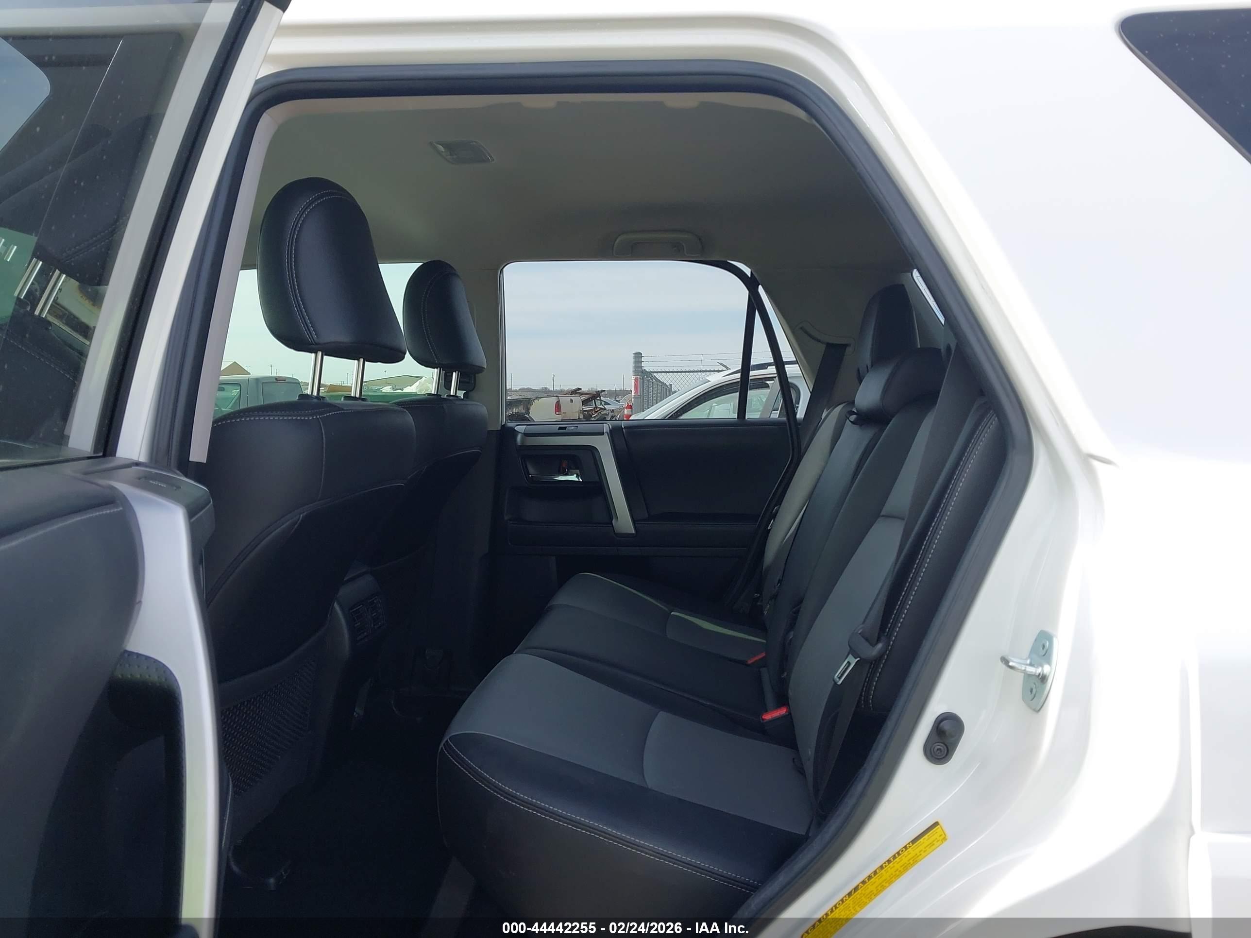 TOYOTA 4RUNNER image 8
