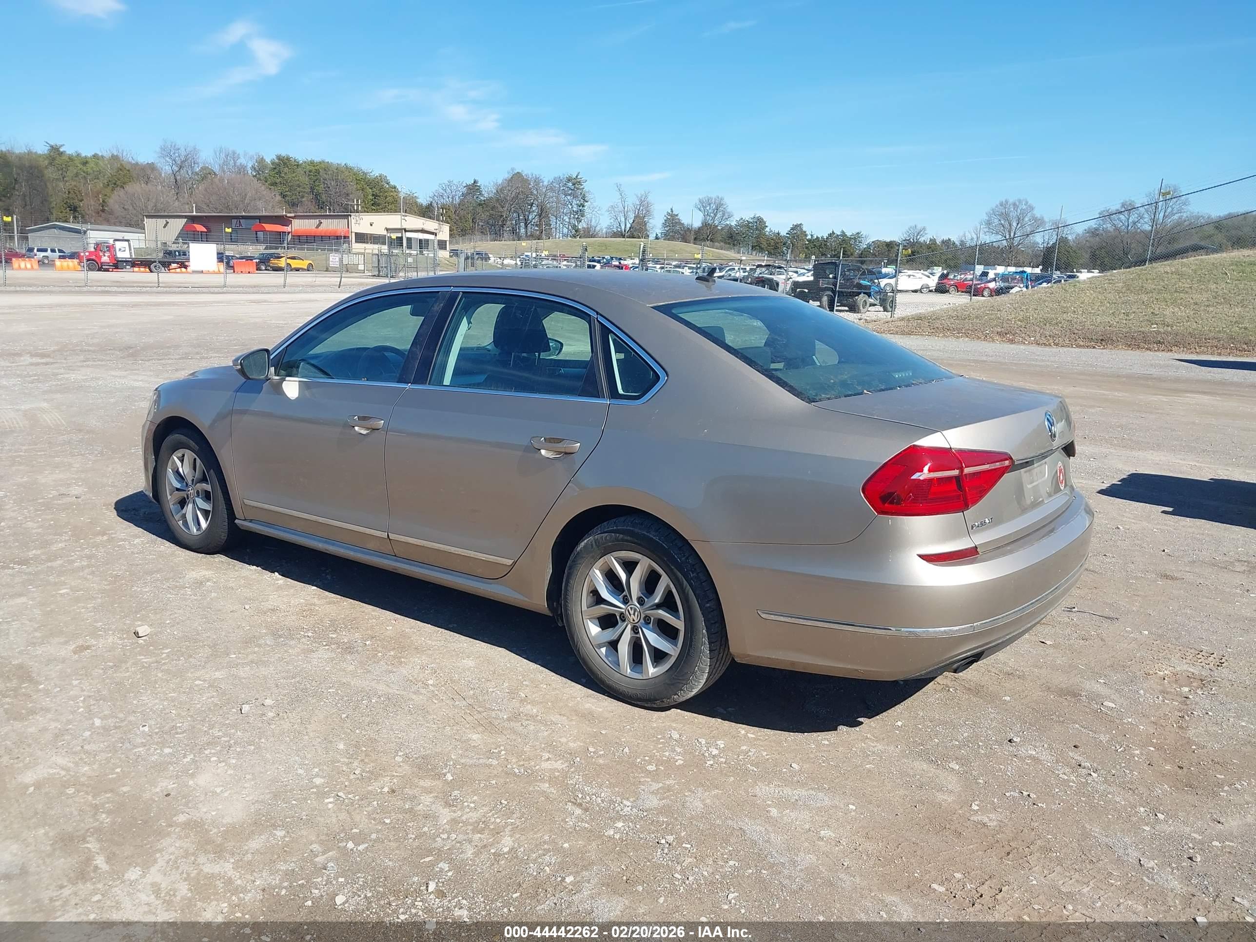 VOLKSWAGEN PASSAT image 3
