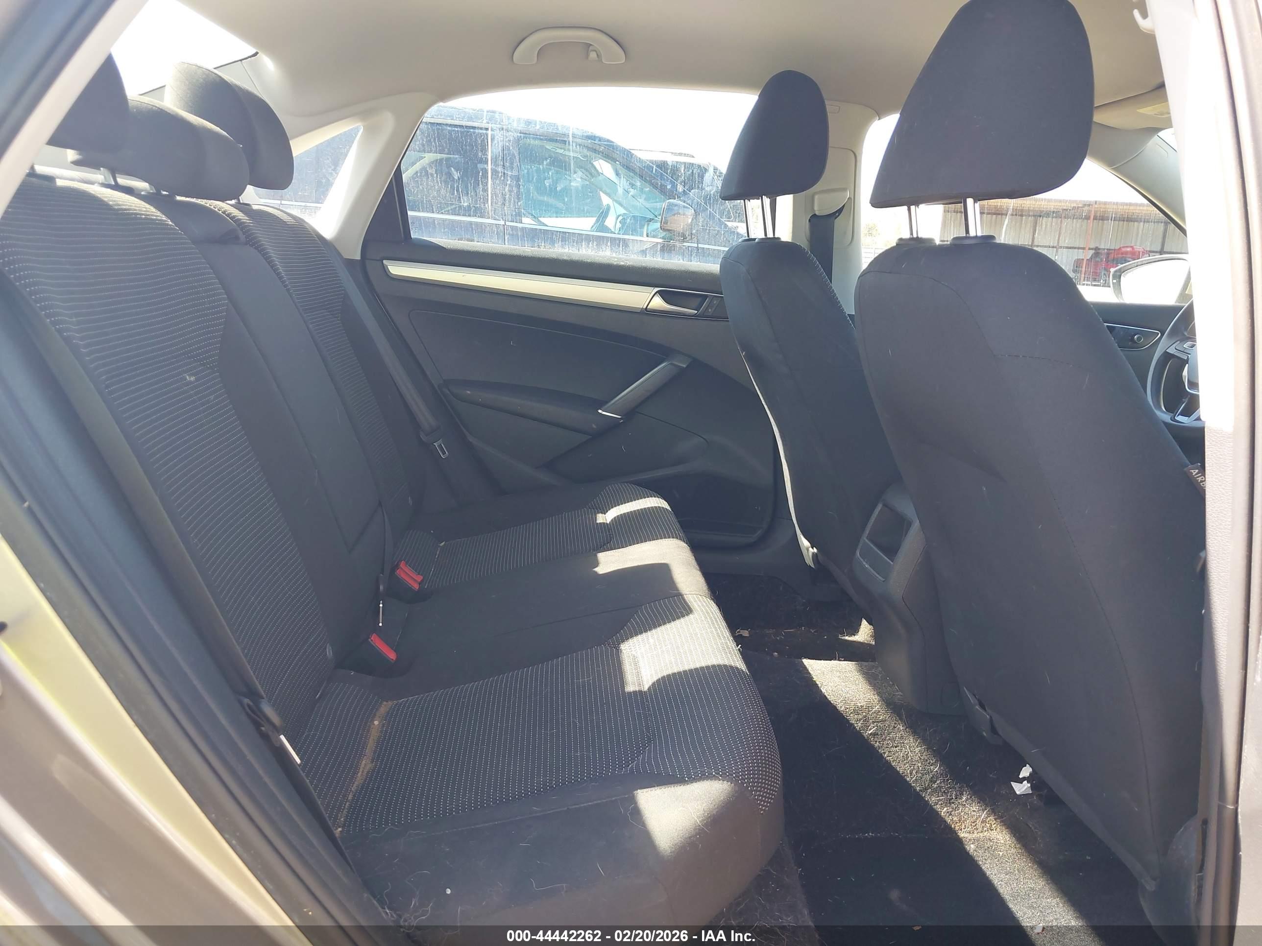 VOLKSWAGEN PASSAT image 8