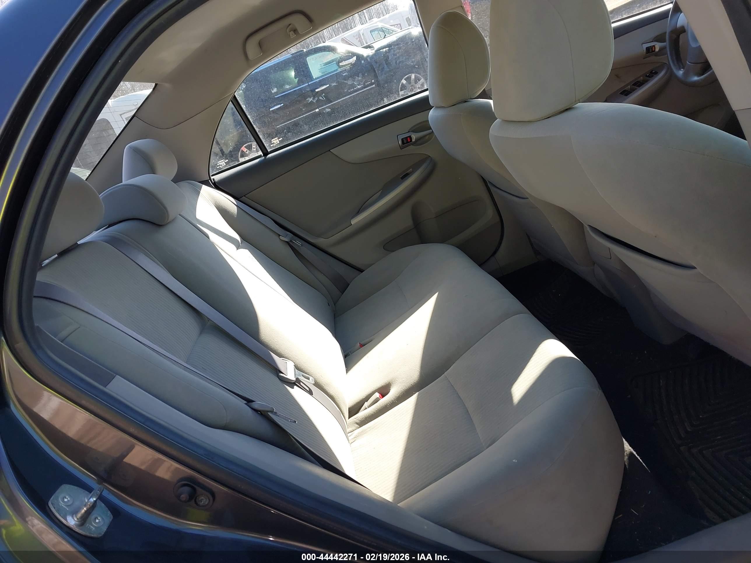 TOYOTA COROLLA image 8