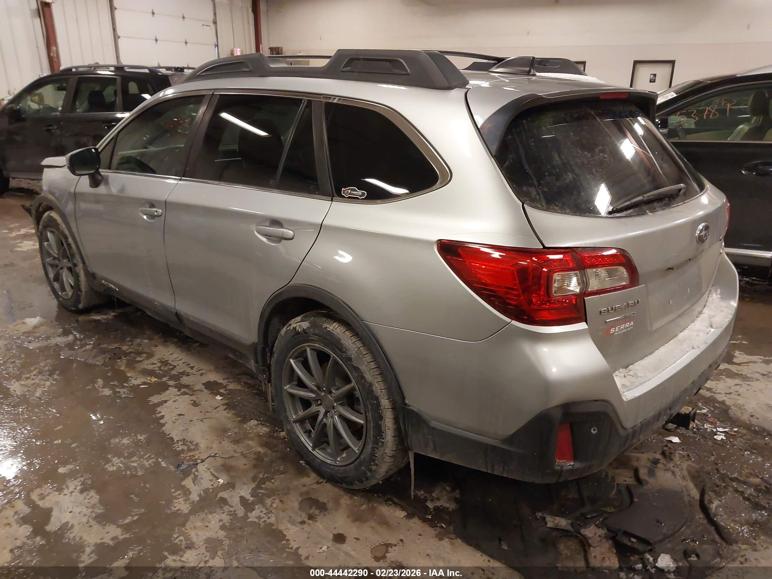SUBARU OUTBACK image 3