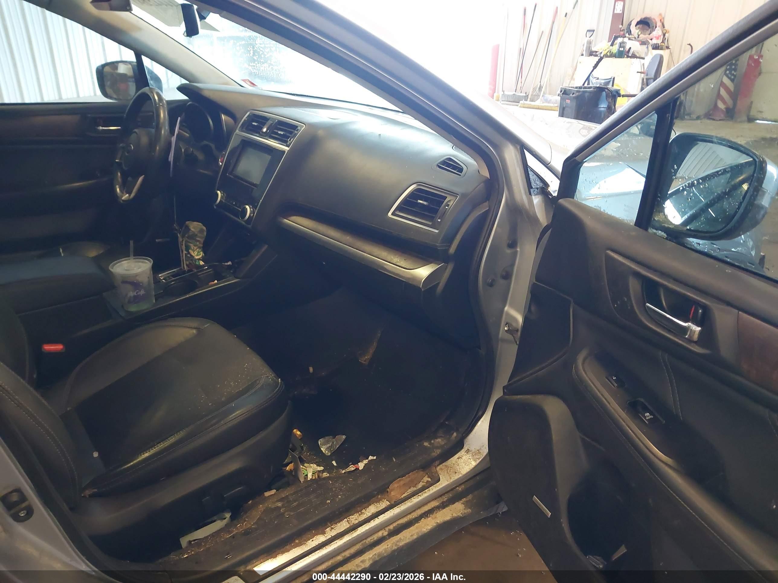 SUBARU OUTBACK image 5