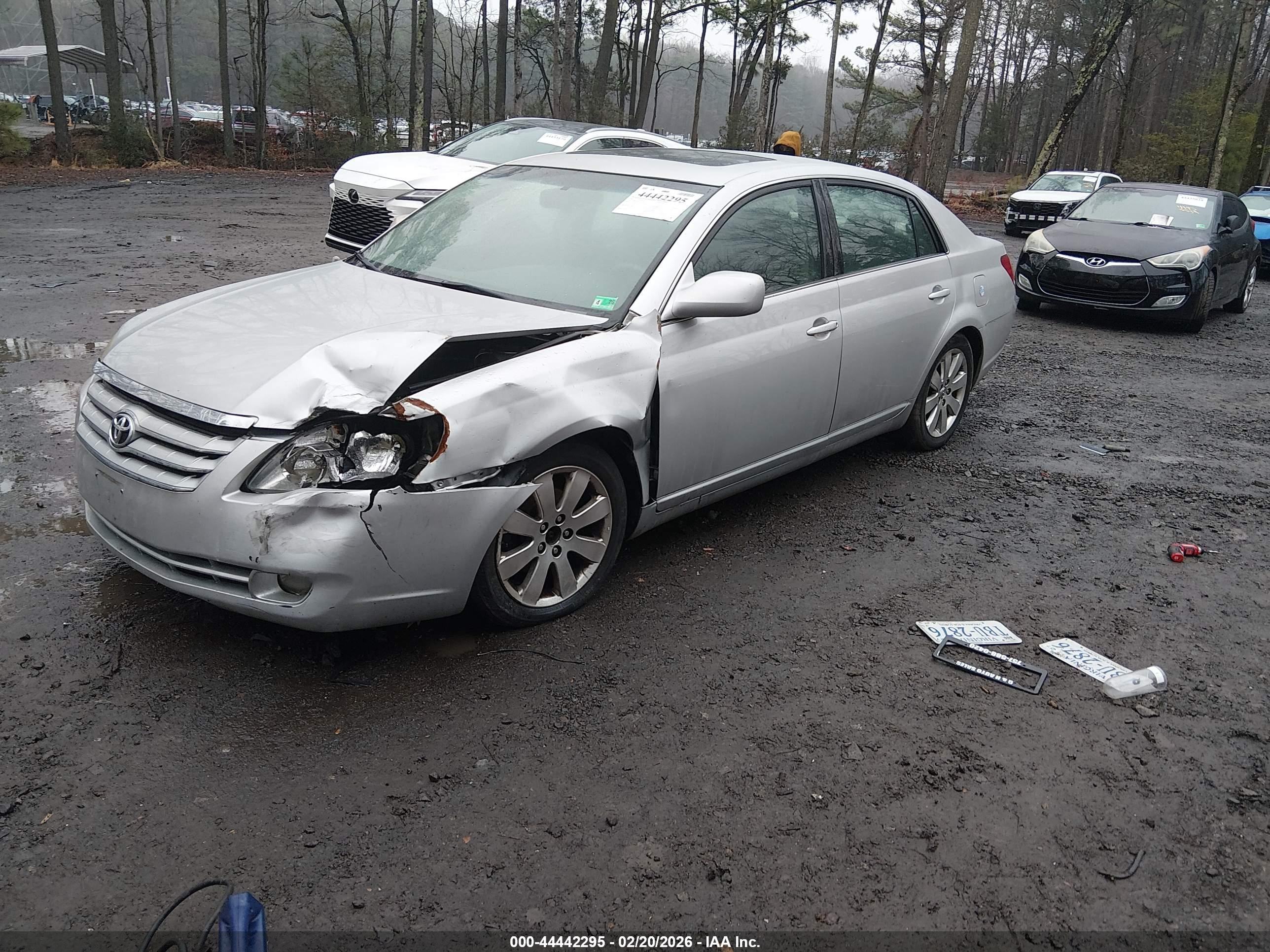 TOYOTA AVALON image 2