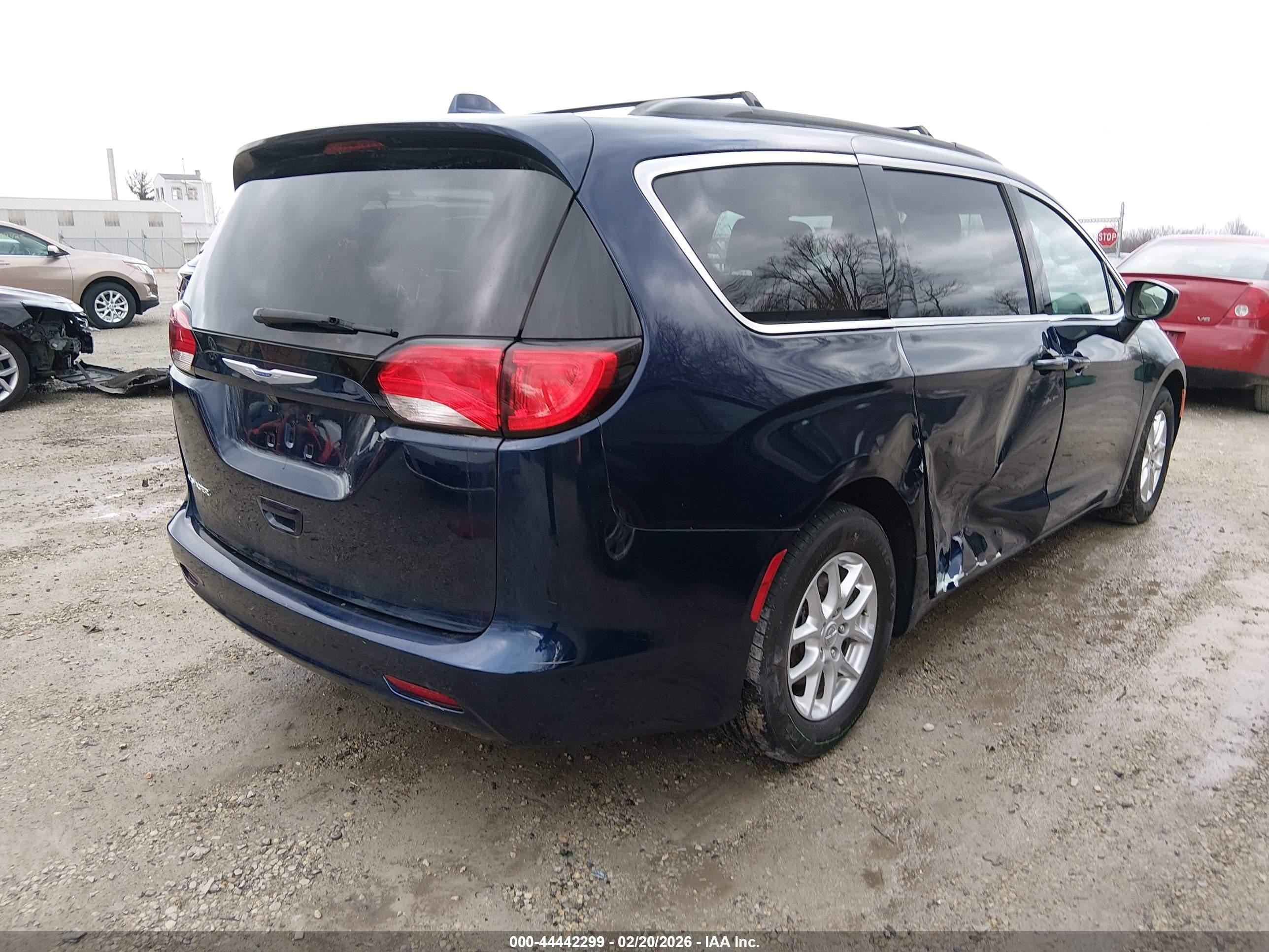 CHRYSLER VOYAGER image 4