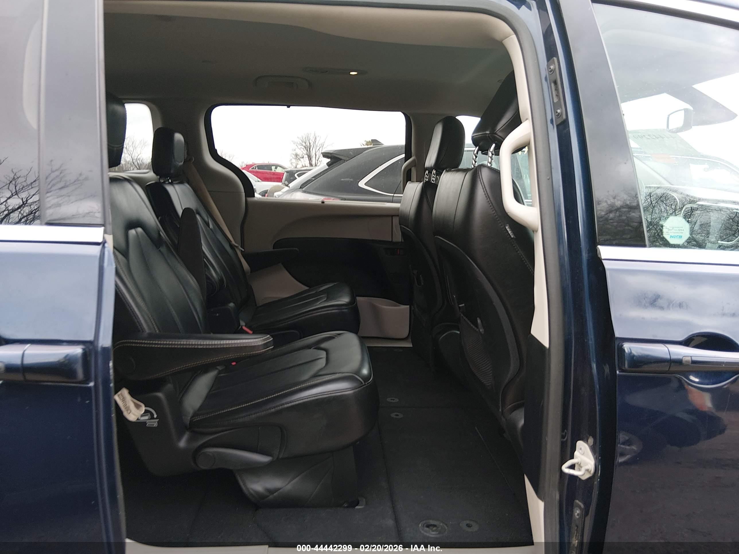 CHRYSLER VOYAGER image 8