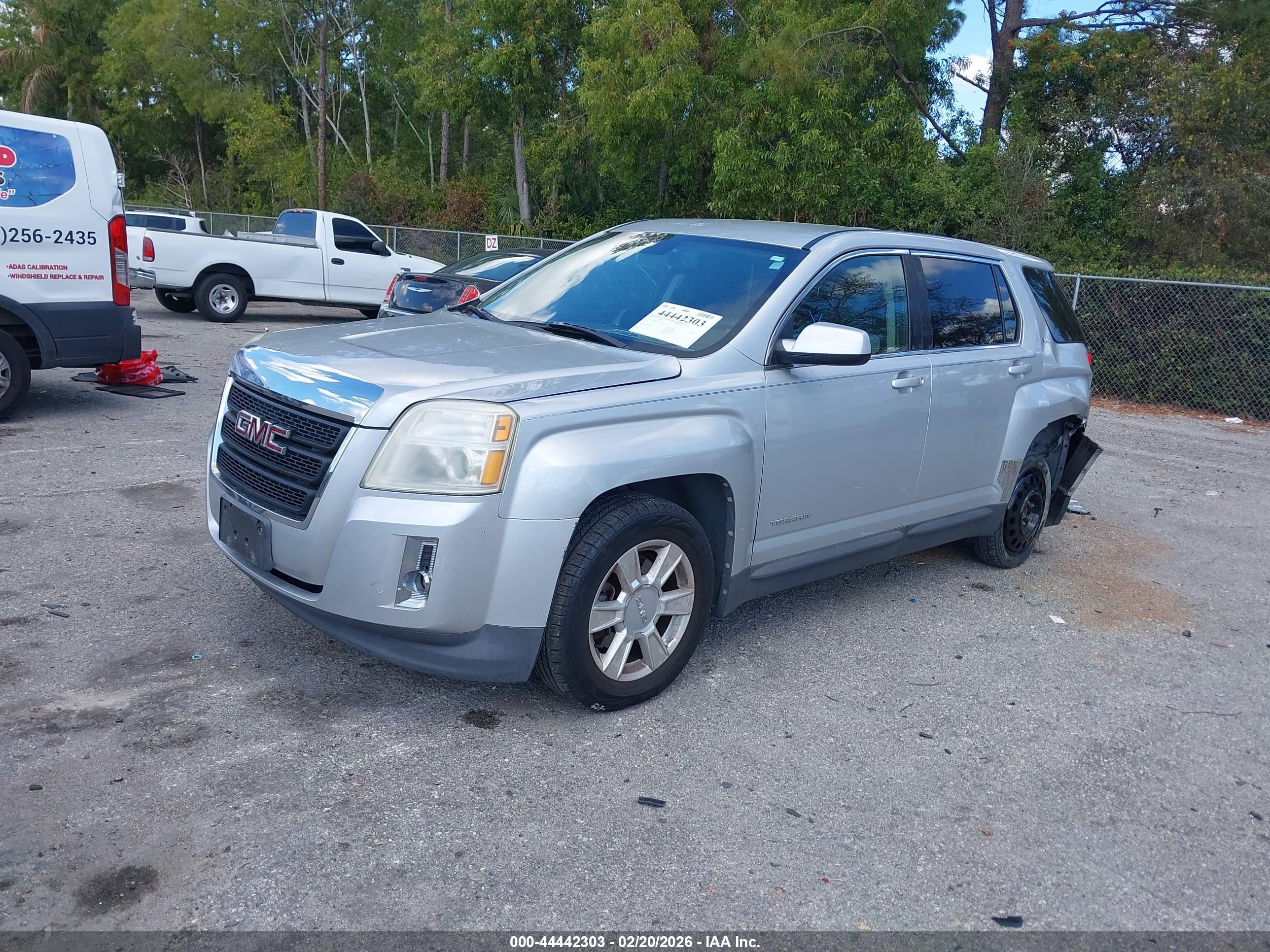 GMC TERRAIN image 2