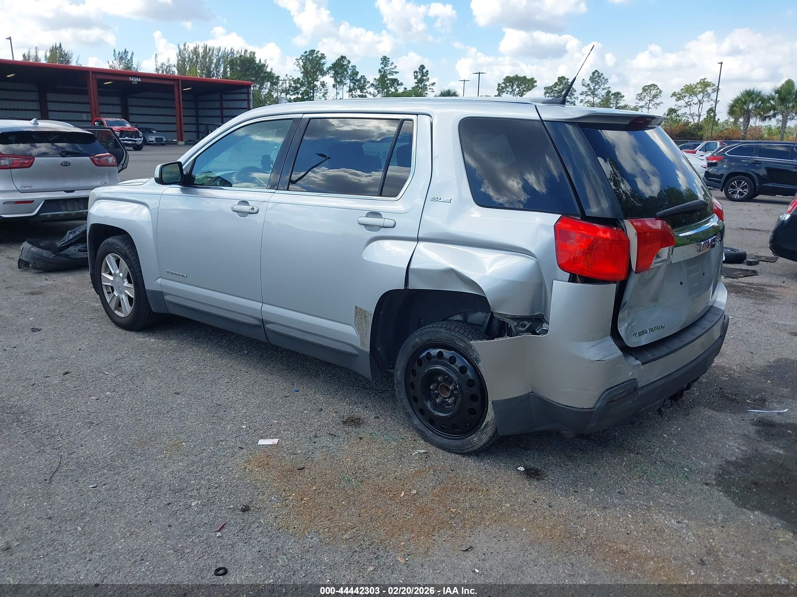 GMC TERRAIN image 3