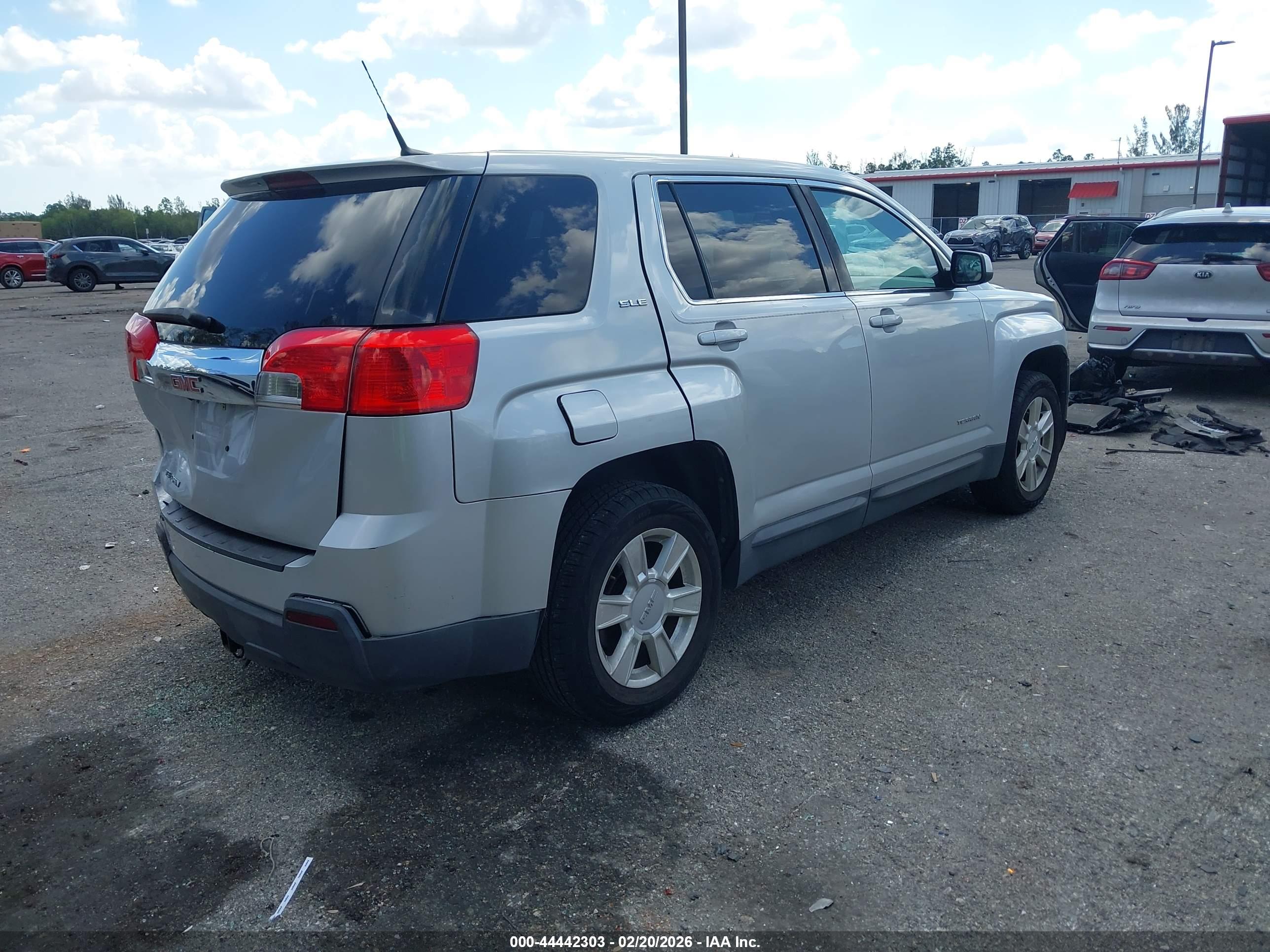 GMC TERRAIN image 4